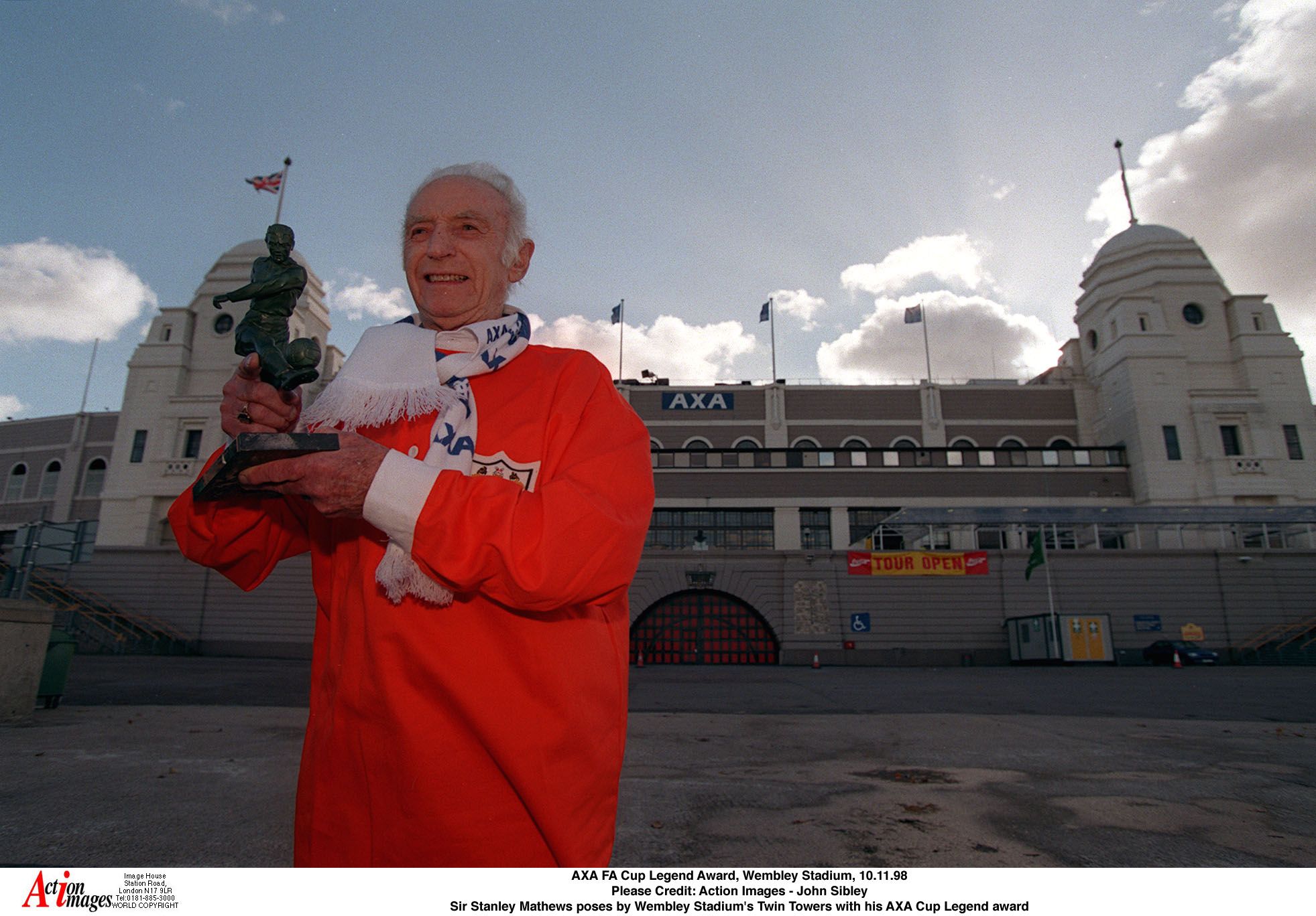 AXA FA Cup Legend Award, Wembley Stadium, 10.11.98 
Please Credit: Action Images - John Sibley 
Sir Stanley Matthews poses by Wembley Stadium's Twin Towers with his AXA Cup Legend award