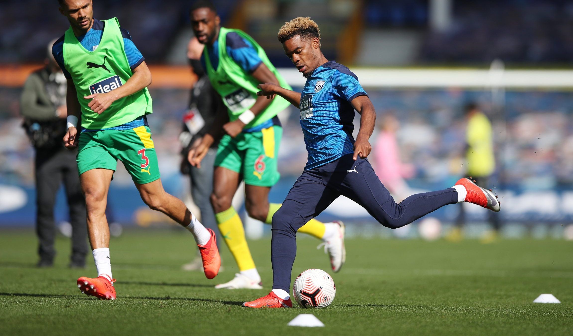 West Brom's Grady Diangana in warm-up vs Everton