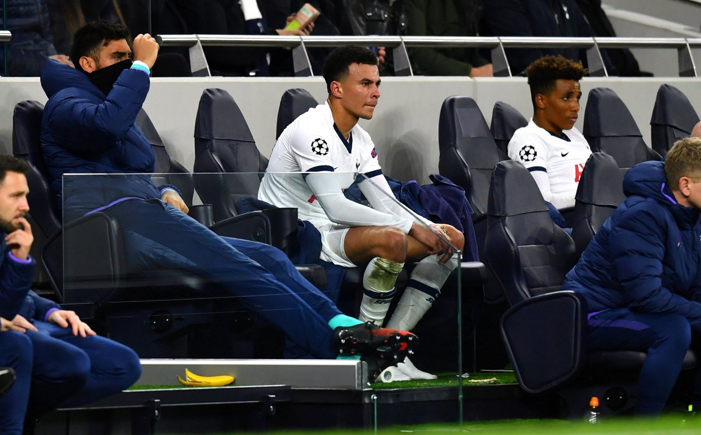 a-frustrated-dele-alli-is-substituted-by-jose-mourinho-bench-vs-leipzig-ucl