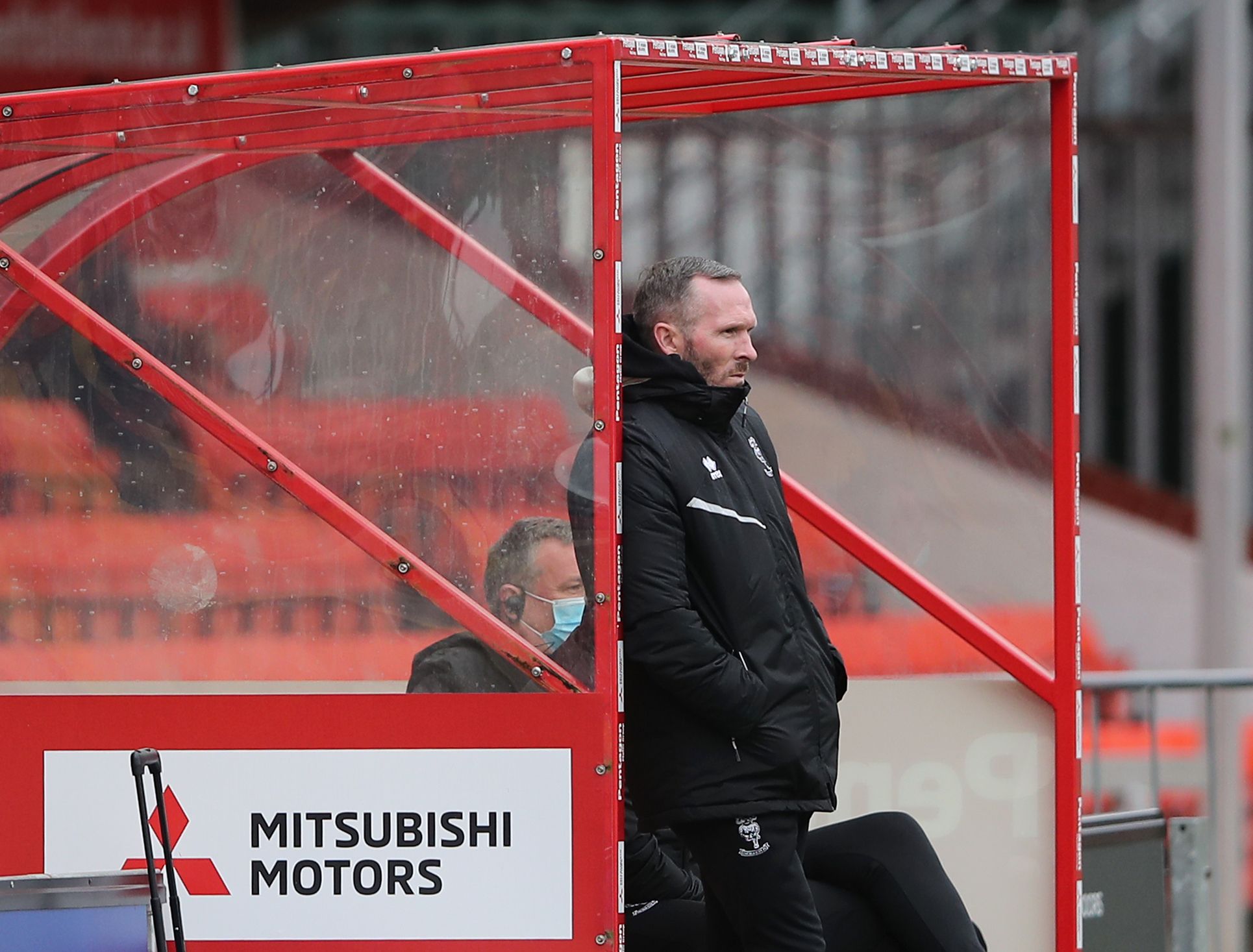 lincoln-city-manager-michael-appleton-in-the-dugout-league-one-vs-ipswich.jpg