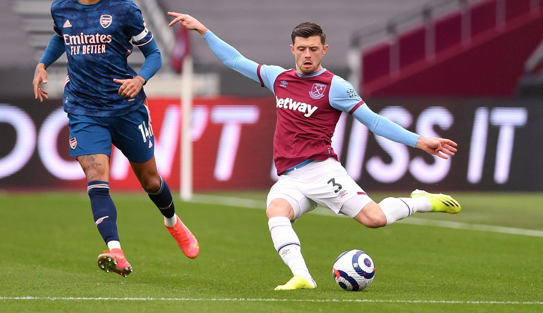 west ham defender aaron cresswell on the ball vs arsenal premier league