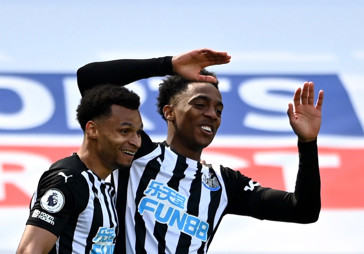 Soccer Football - Premier League - Newcastle United v West Ham United - St James' Park, Newcastle, Britain - April 17, 2021 Newcastle United's Joe Willock celebrates scoring their third goal with Jacob Murphy Pool via REUTERS/Stu Forster EDITORIAL USE ONLY. No use with unauthorized audio, video, data, fixture lists, club/league logos or 'live' services. Online in-match use limited to 75 images, no video emulation. No use in betting, games or single club /league/player publications.  Please conta