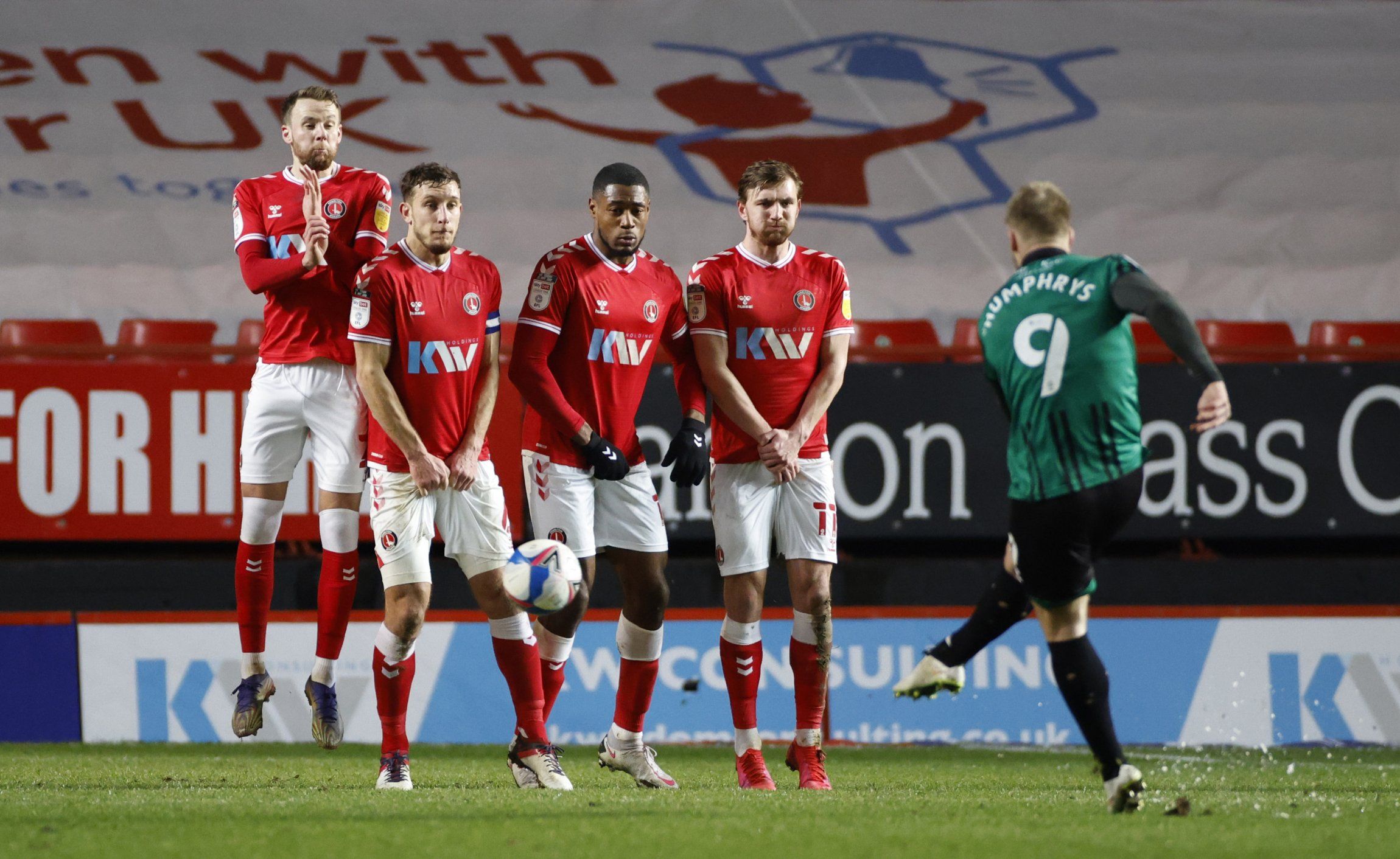 charlton athletic players in the wall vs rochdale league one