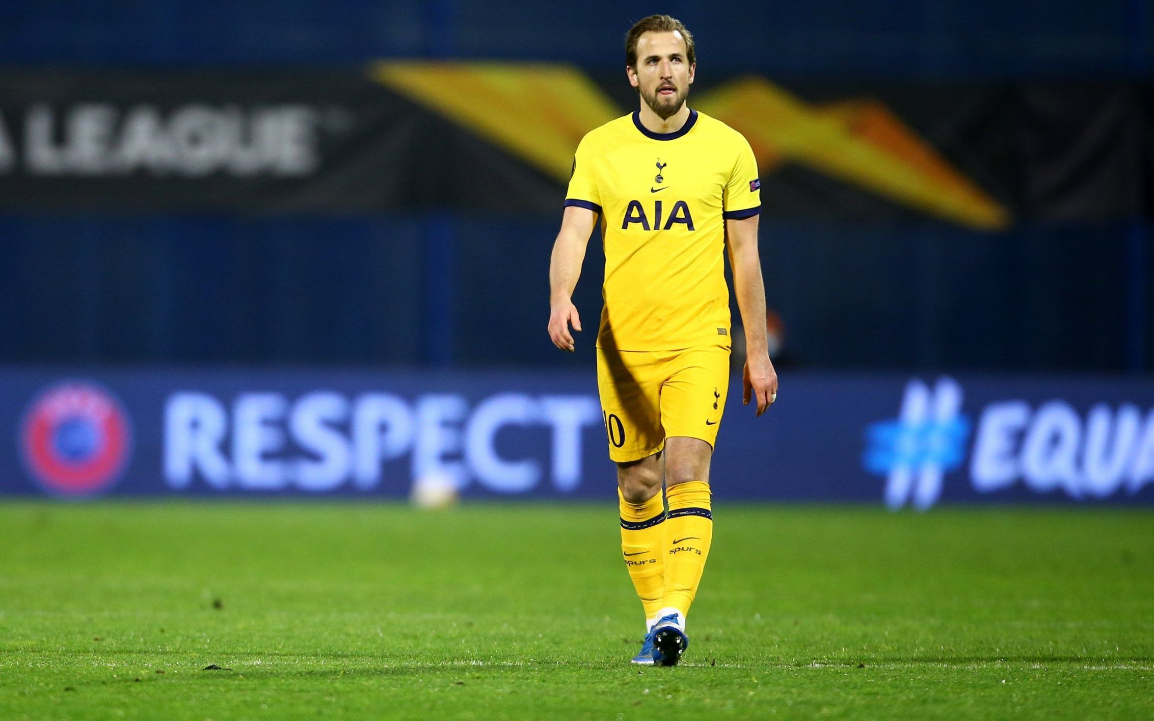 spurs striker harry kane dejected after zagreb europa league exit