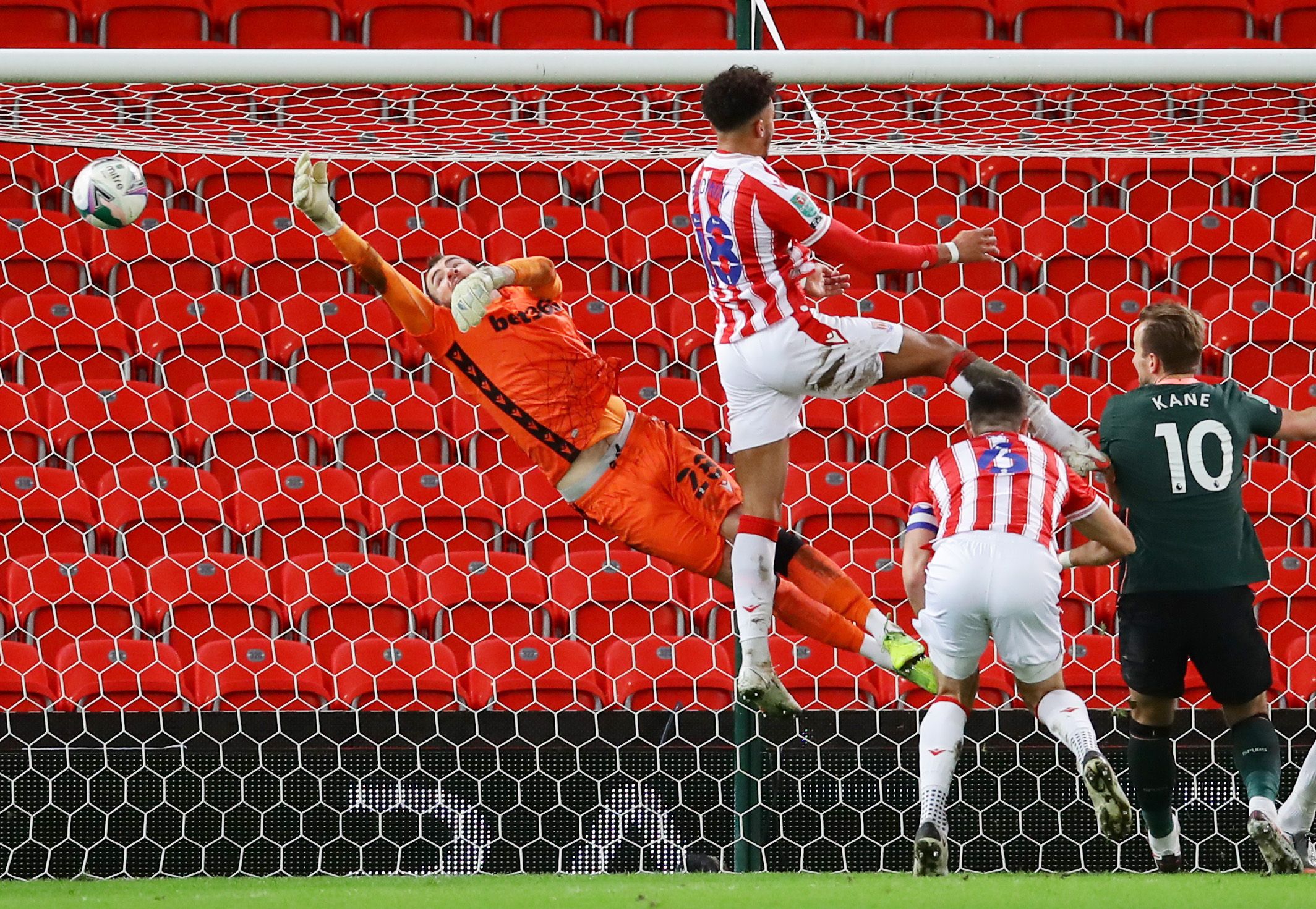 Soccer Football - Carabao Cup - Quarter-Final - Stoke City v Tottenham Hotspur - bet365 Stadium, Stoke-on-Trent, Britain - December 23, 2020 Stoke City's Andy Lonergan in action REUTERS/David Klein EDITORIAL USE ONLY. No use with unauthorized audio, video, data, fixture lists, club/league logos or 'live' services. Online in-match use limited to 75 images, no video emulation. No use in betting, games or single club /league/player publications.  Please contact your account representative for furth