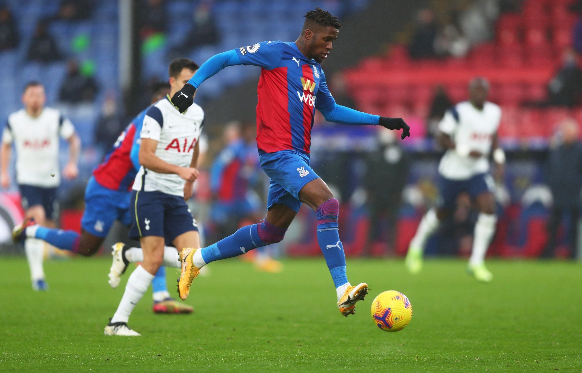 crystal palace winger wilfried zaha on the ball vs spurs premier league