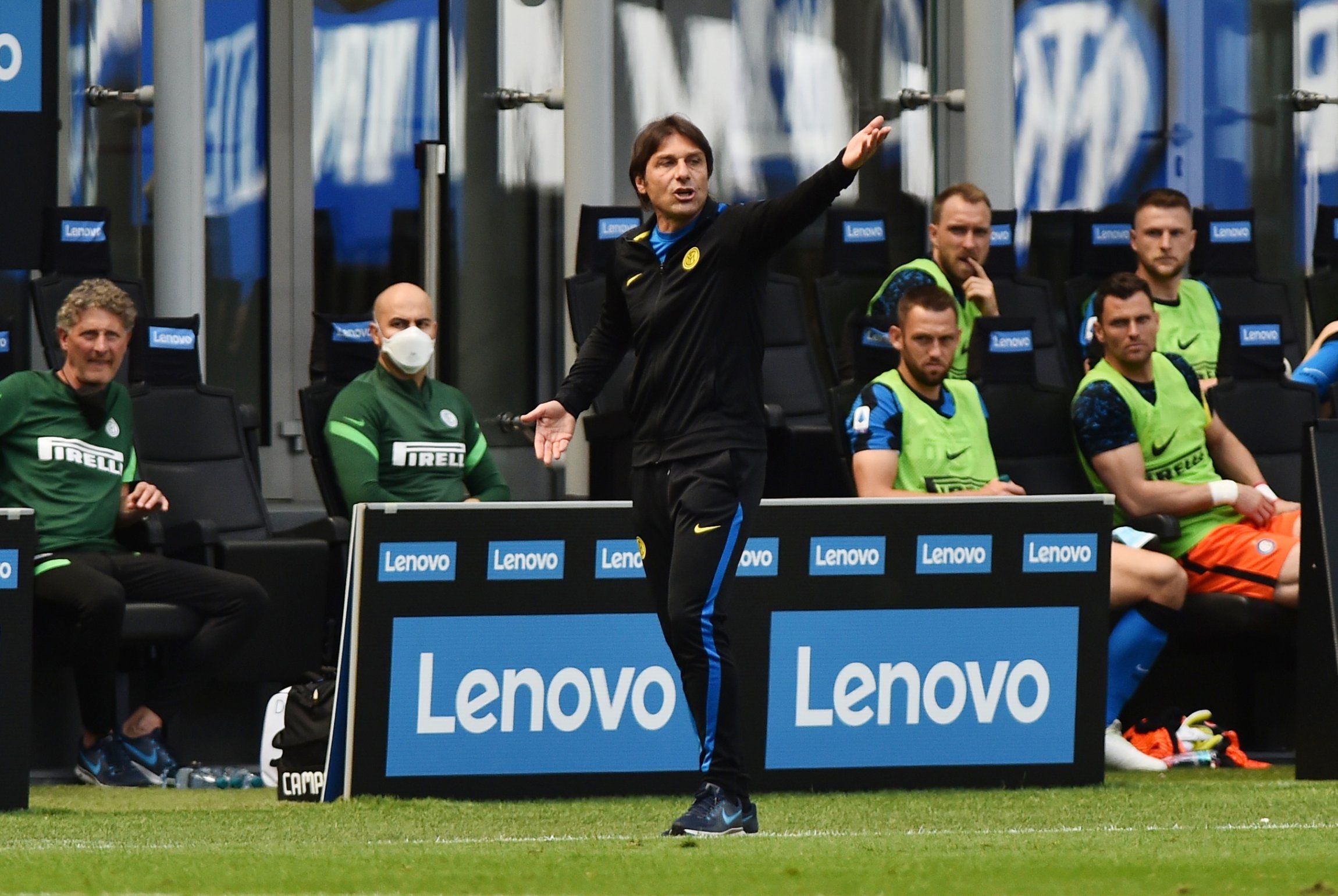 inter milan head coach antonio conte on the sideline vs udinese serie a champions