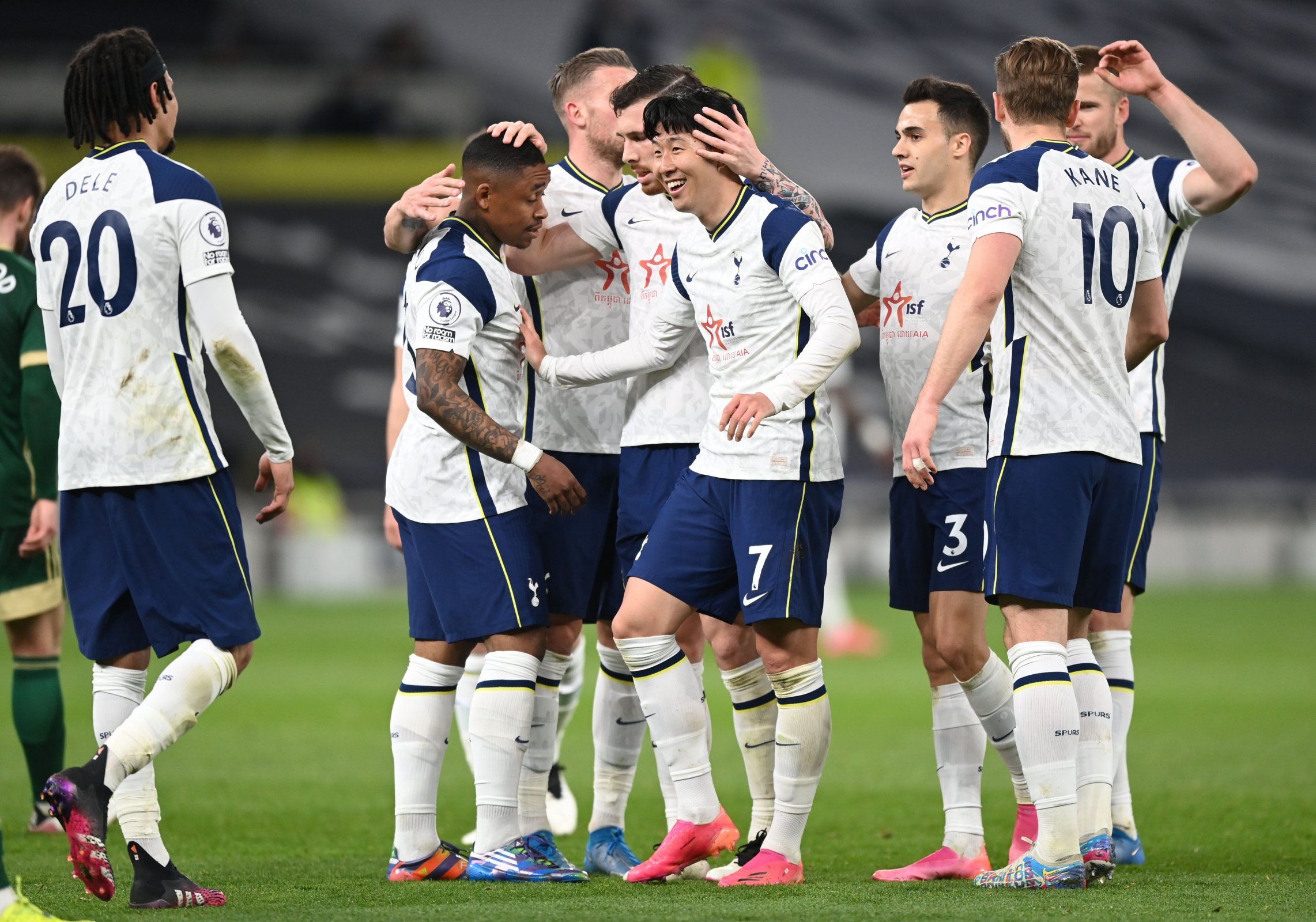 spurs players celebrate heung-min son scoring their fourth against sheffield united in the premier league