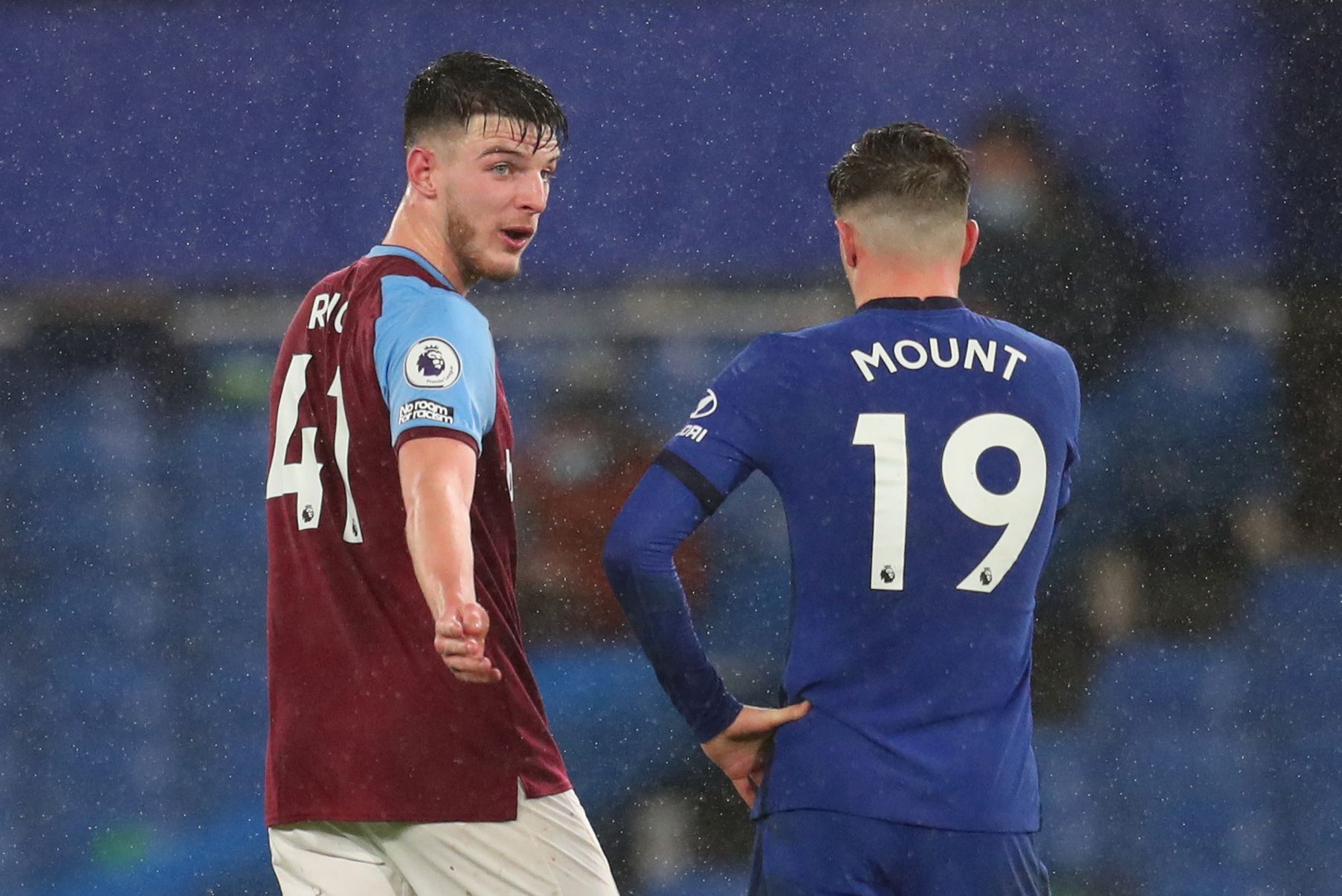 Soccer Football - Premier League - Chelsea v West Ham United - Stamford Bridge, London, Britain - December 21, 2020 Chelsea's Mason Mount with West Ham United's Declan Rice after the match Pool via REUTERS/Catherine Ivill EDITORIAL USE ONLY. No use with unauthorized audio, video, data, fixture lists, club/league logos or 'live' services. Online in-match use limited to 75 images, no video emulation. No use in betting, games or single club /league/player publications.  Please contact your account 
