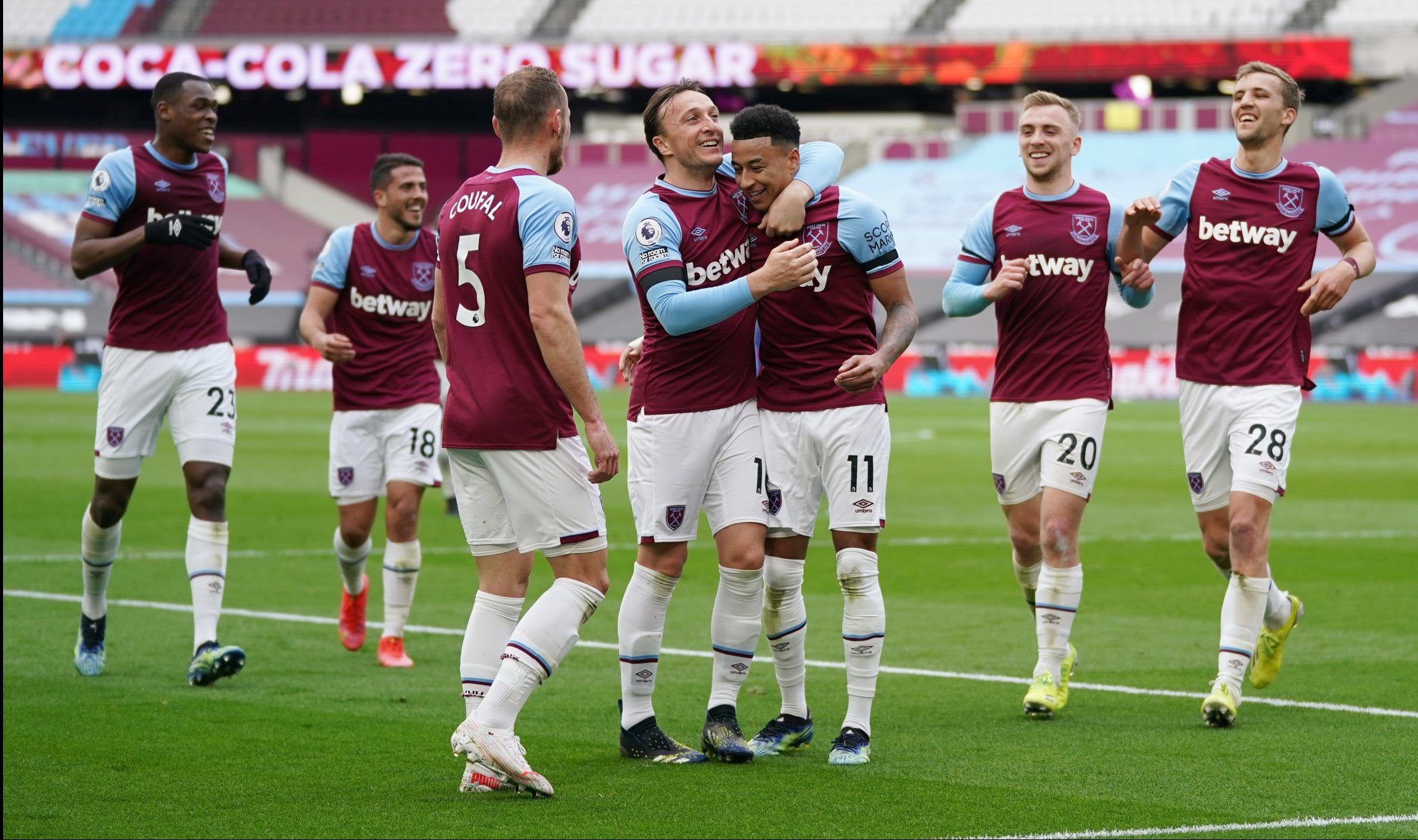 west ham loanee jesse lingard celebrates with teammates afte rscoring against leicester city in the premier league