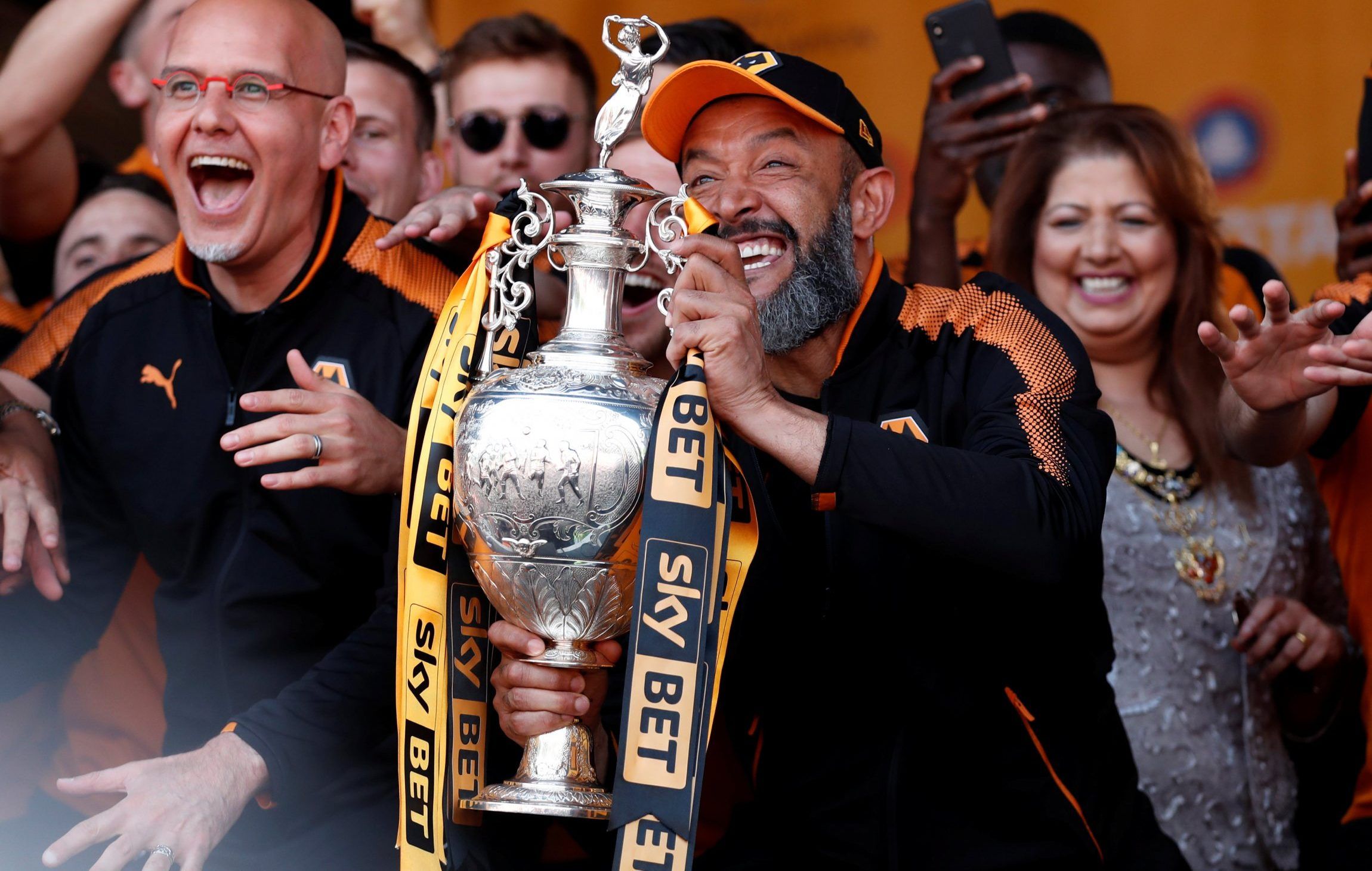 wolves boss nuno santo celebrates lifting the champonship trophy