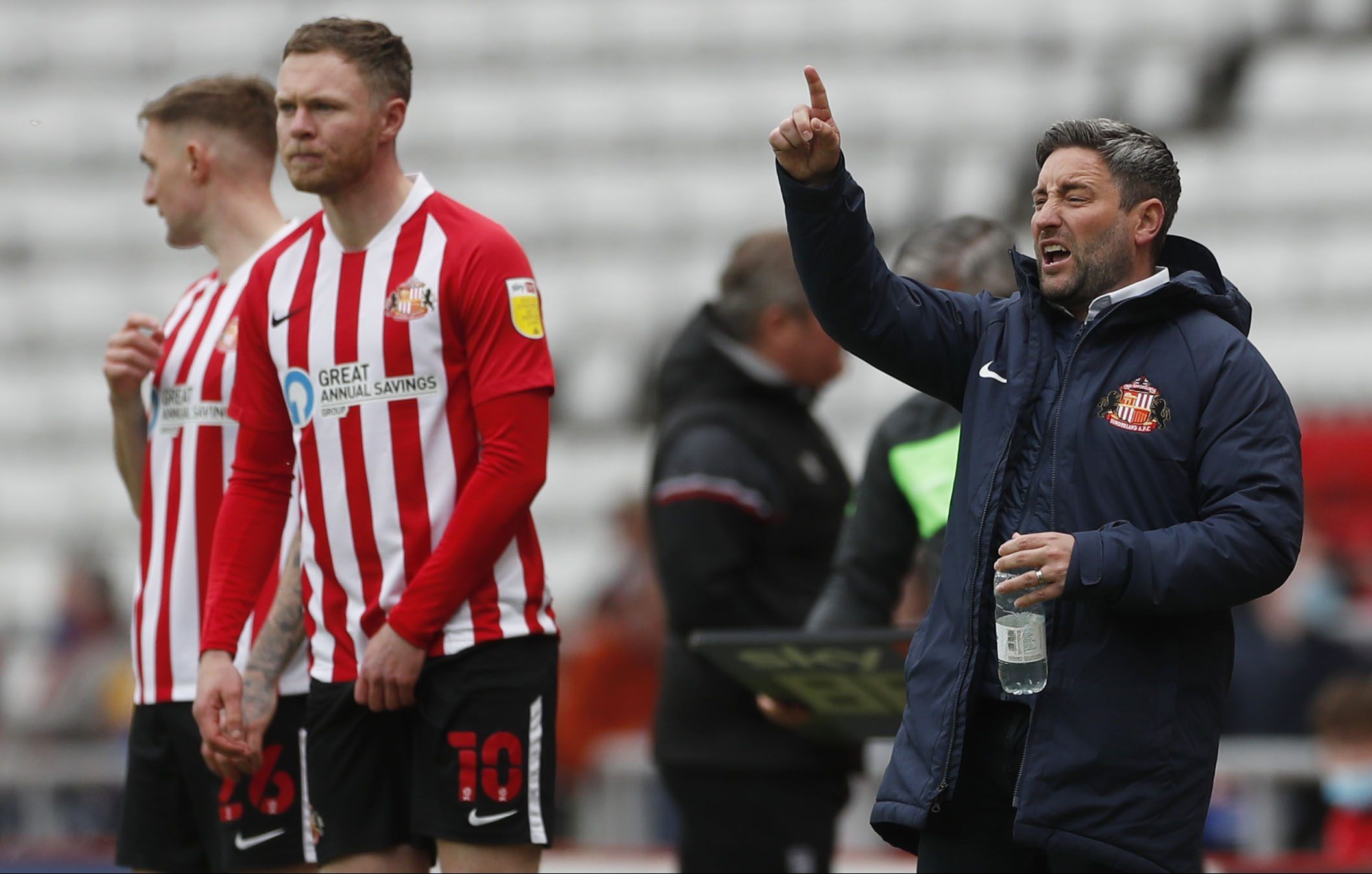 Soccer Football - League One Play-Off Semi Final Second Leg - Sunderland v Lincoln City - Stadium of Light, Sunderland, Britain - May 22, 2021  Sunderland's manager Lee Johnson reacts as Carl Winchester and Aiden O'Brien get ready to come on as substitutes Action Images/Lee Smith EDITORIAL USE ONLY. No use with unauthorized audio, video, data, fixture lists, club/league logos or 'live' services. Online in-match use limited to 75 images, no video emulation. No use in betting, games or single club