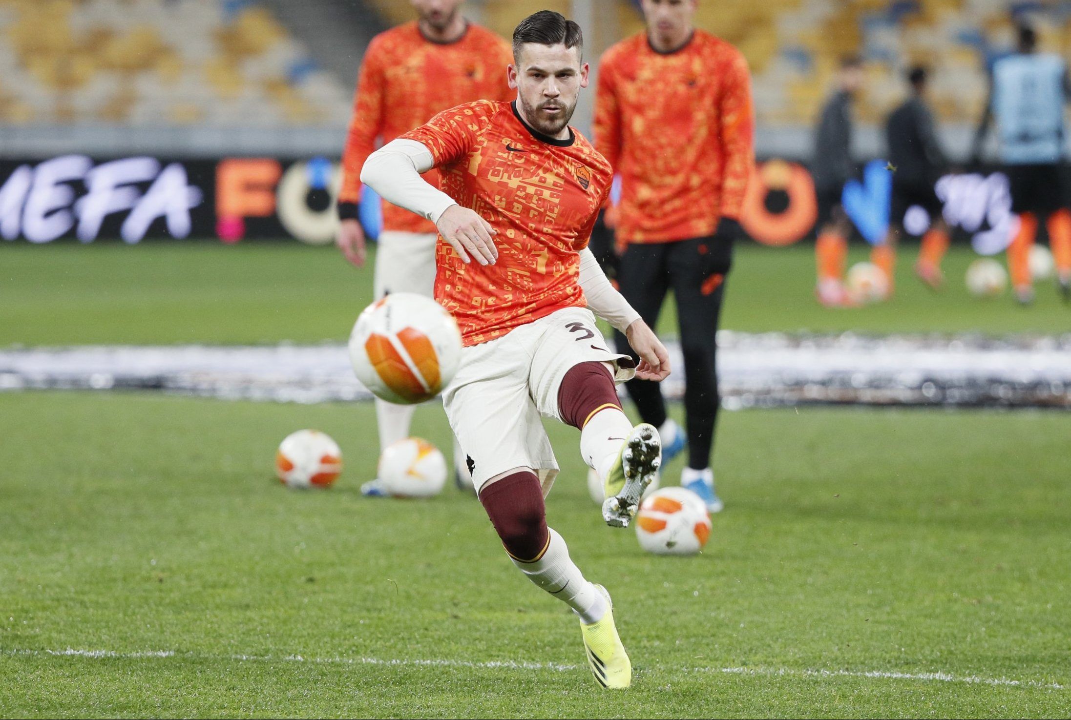 AS Roma's Roger Ibanez during warm up against Shakhtar Donetsk in the Europa League