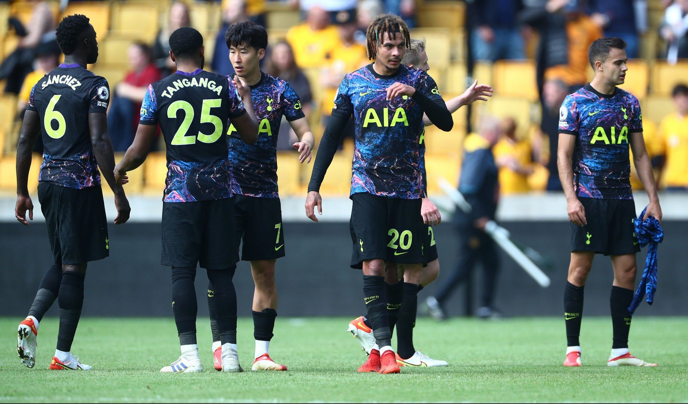 Dele Alli and Spurs players celebrate win over Wolves at Molineux