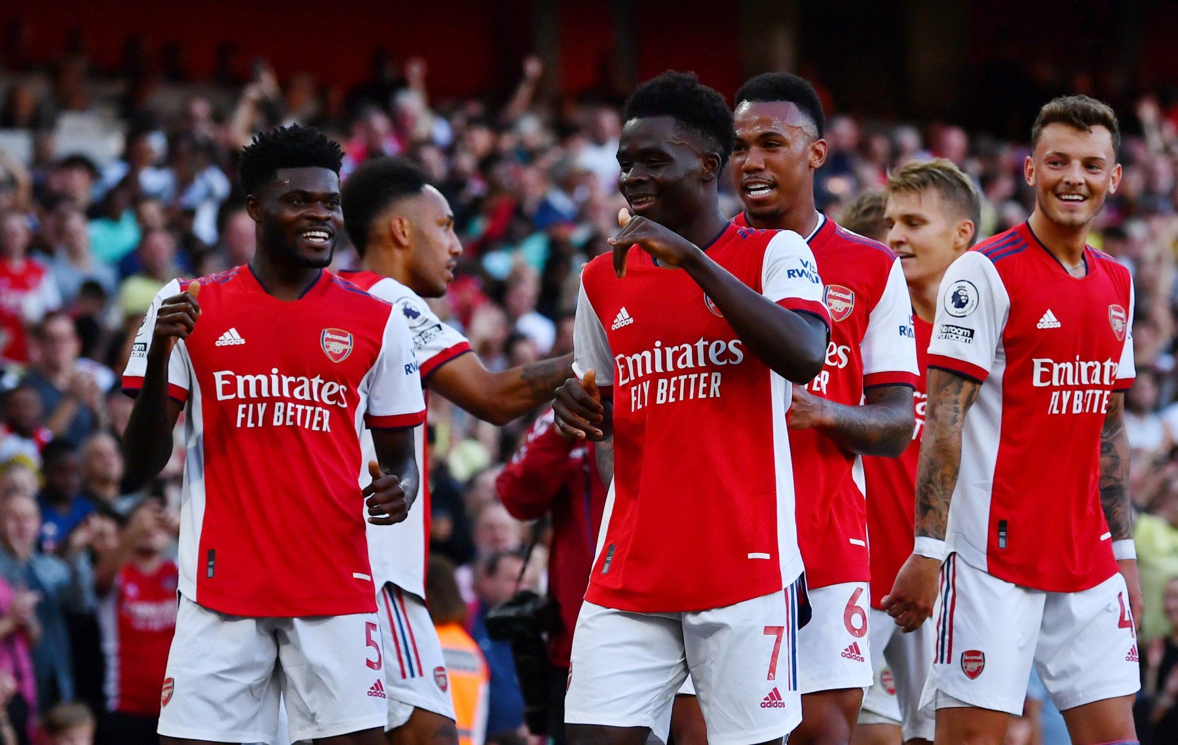 Arsenal players celebrate Bukayo Saka's goal against Spurs