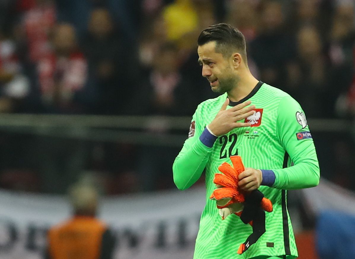 Soccer Football - World Cup - UEFA Qualifiers - Group I - Poland v San Marino - PGE Narodowy, Warsaw, Poland - October 9, 2021 Poland's Lukasz Fabianski reacts after he is substituted off in his final match for Poland REUTERS/Kacper Pempel