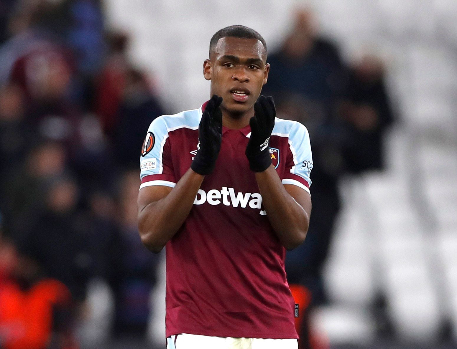 Soccer Football - Europa League - Group H - West Ham United v KRC Genk - London Stadium, London, Britain - October 21, 2021  West Ham United's Issa Diop applauds fans after the match Action Images via Reuters/Andrew Couldridge