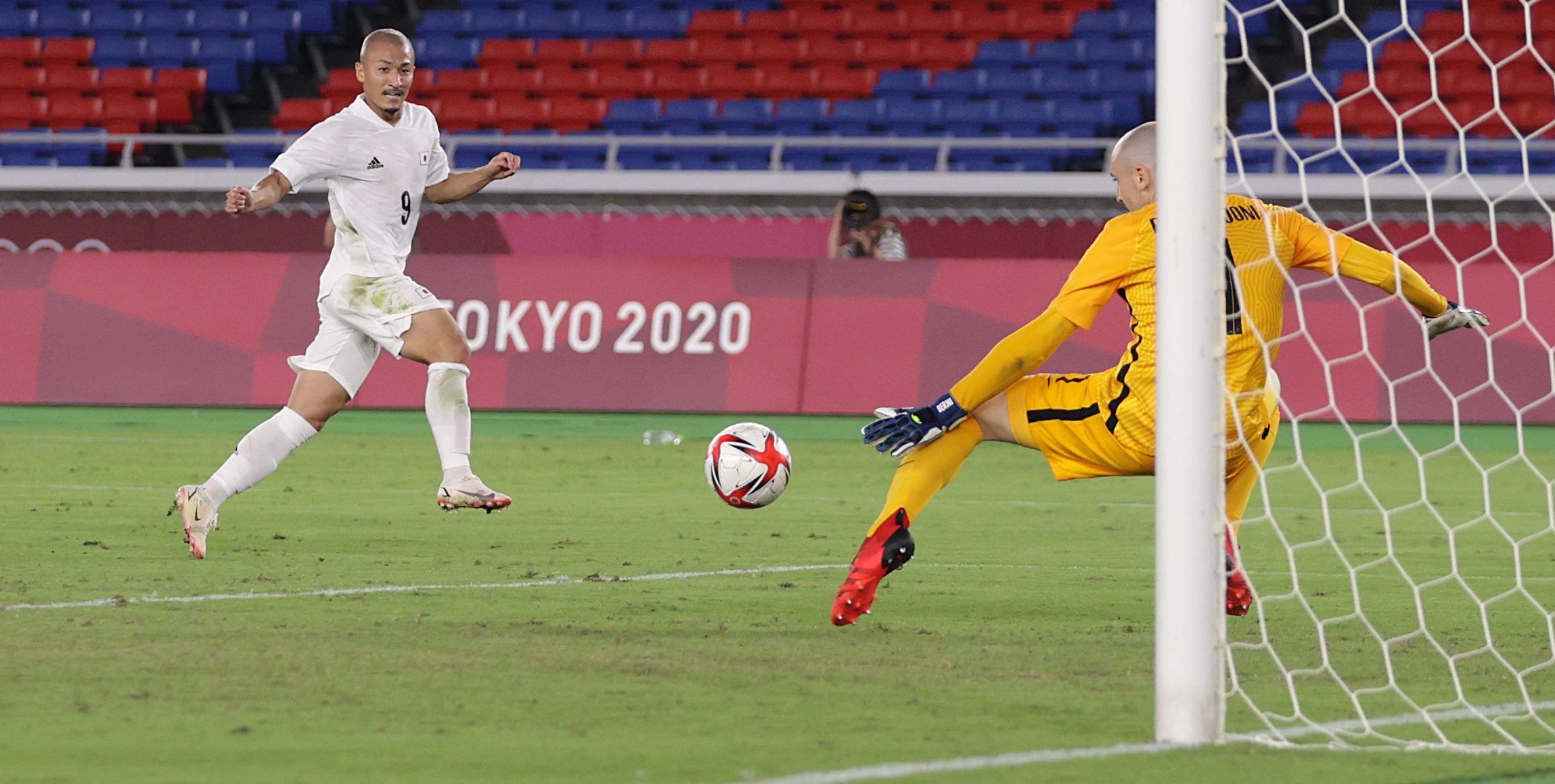 Tokyo 2020 Olympics - Soccer Football - Men - Group A - France v Japan - International Stadium Yokohama, Yokohama, Japan - July 28, 2021. Daizen Maeda of Japan scores their fourth goal REUTERS/Hannah Mckay