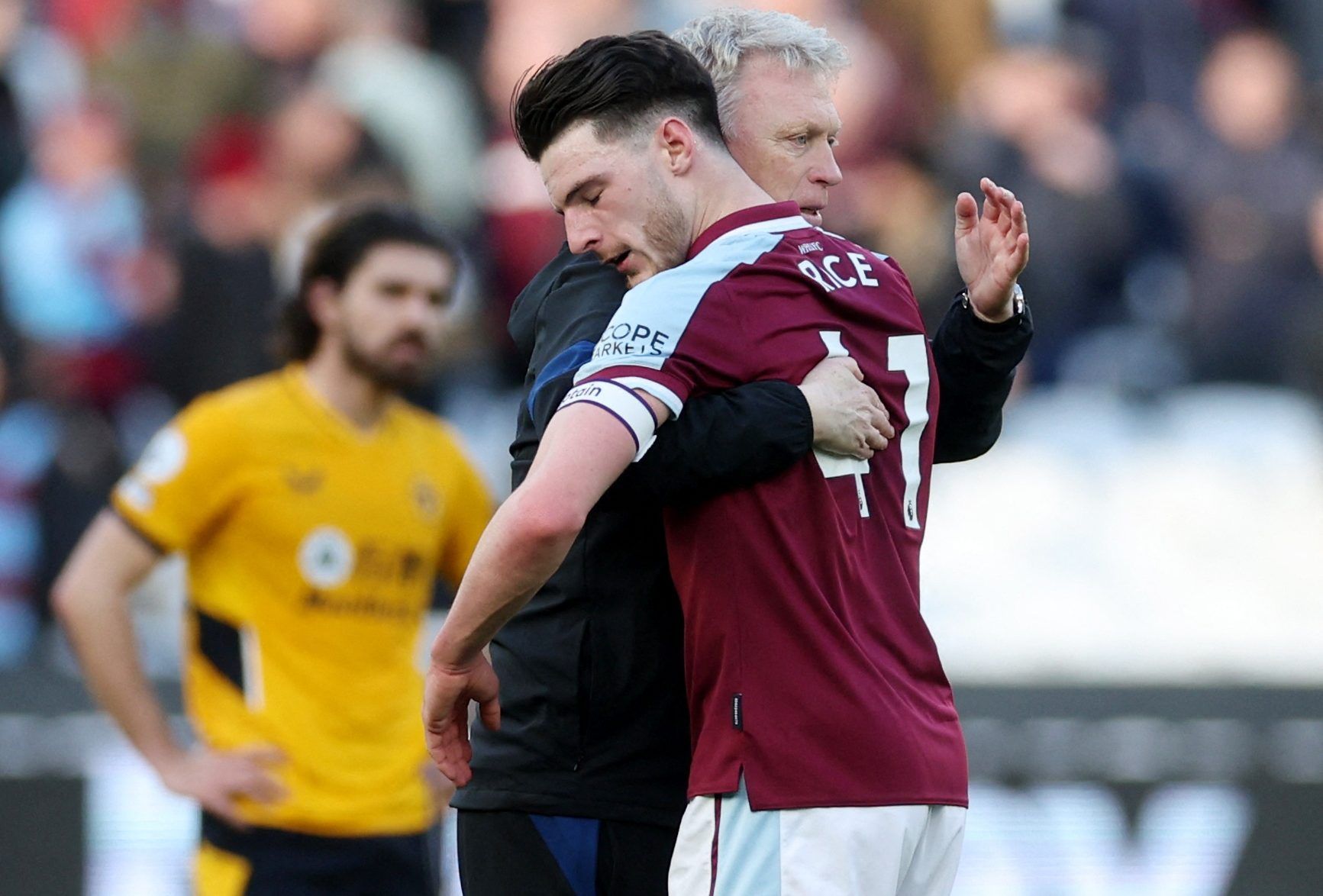 Soccer Football - Premier League - West Ham United v Wolverhampton Wanderers - London Stadium, London, Britain - February 27, 2022  West Ham United manager David Moyes celebrates with Declan Rice after the match Action Images via Reuters/Paul Childs