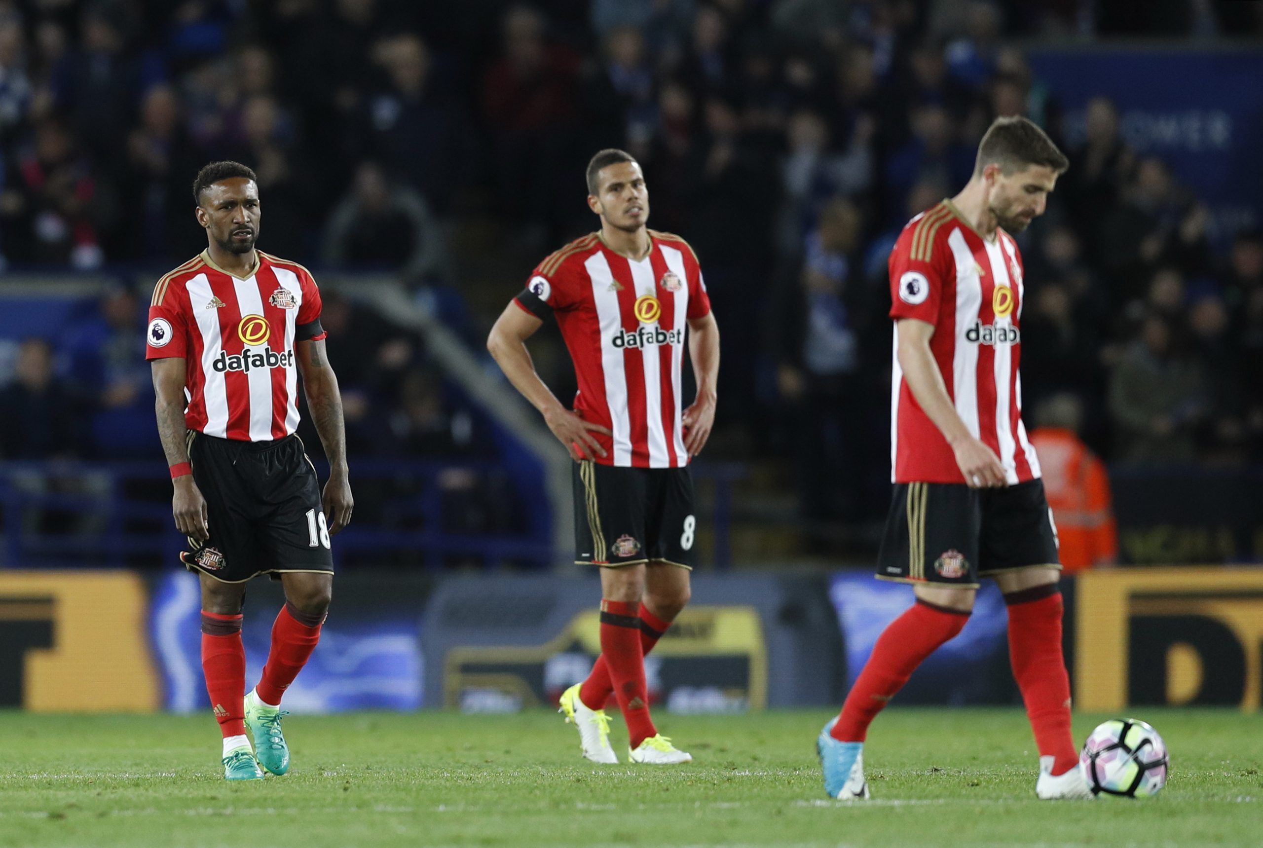 Britain Football Soccer - Leicester City v Sunderland - Premier League - King Power Stadium - 4/4/17 Sunderland's Jermain Defoe and Jack Rodwell look dejected after Leicester's Islam Slimani scored their first goal  Reuters / Darren Staples Livepic EDITORIAL USE ONLY. No use with unauthorized audio, video, data, fixture lists, club/league logos or 