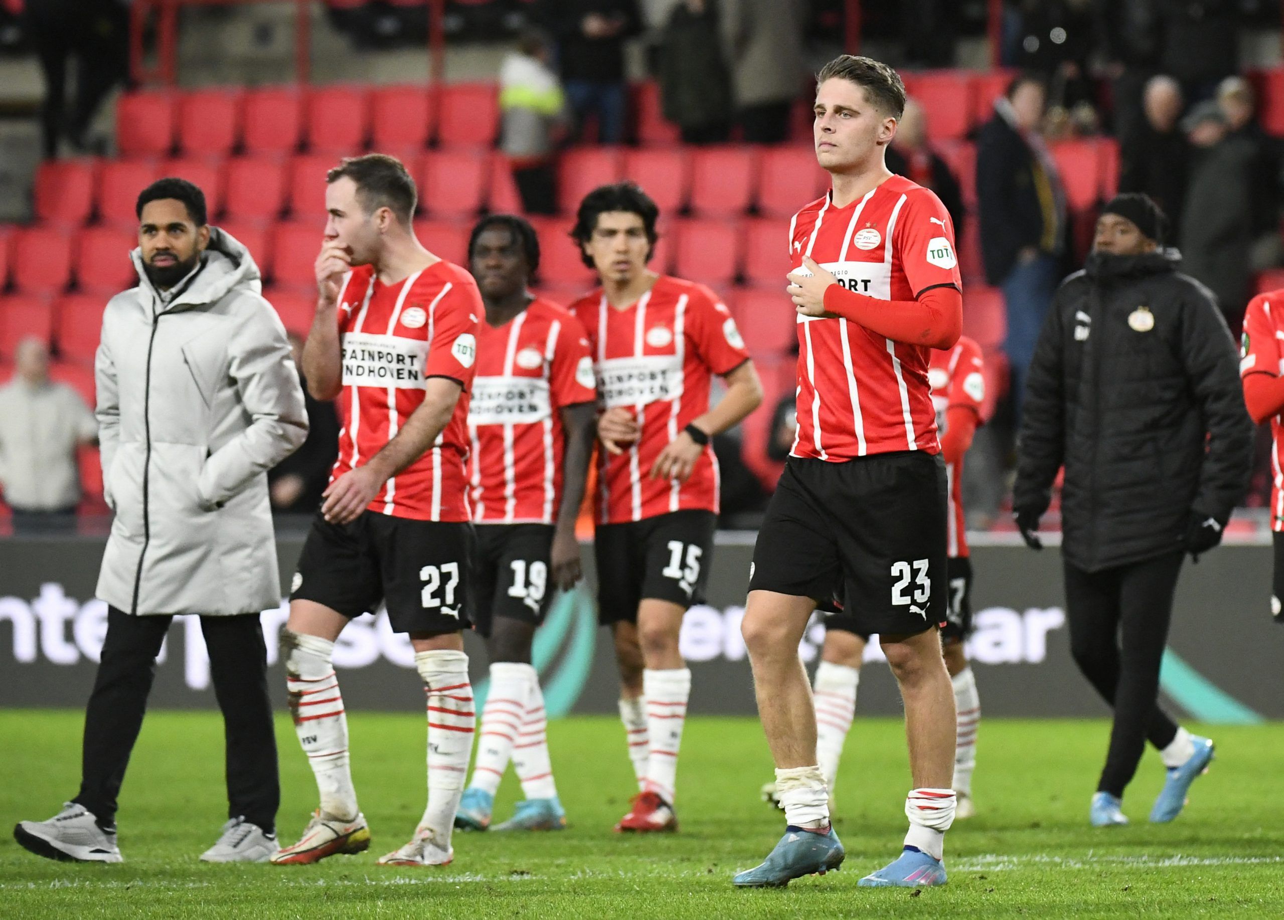 Soccer Football - Europa Conference League - Play Off First Leg - PSV Eindhoven v Maccabi Tel-Aviv - Philips Stadion, Eindhoven, Netherlands - February 17, 2022 PSV Eindhoven's Joey Veerman and teammates after the match REUTERS/Piroschka Van De Wouw