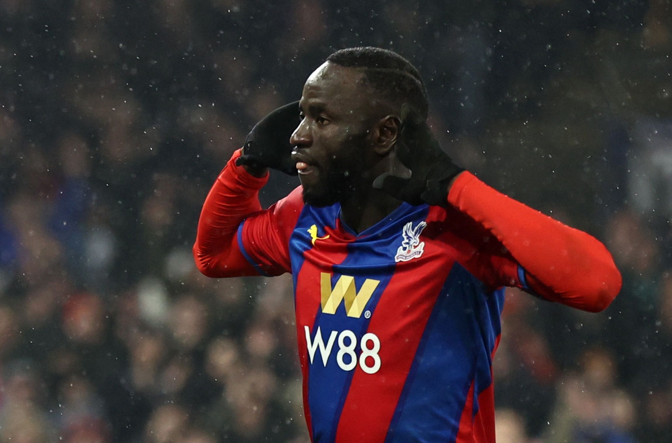 Soccer Football - FA Cup Fifth Round - Crystal Palace v Stoke City - Selhurst Park, London, Britain - March 1, 2022 Crystal Palace's Cheikhou Kouyate celebrates scoring their first goal REUTERS/David Klein