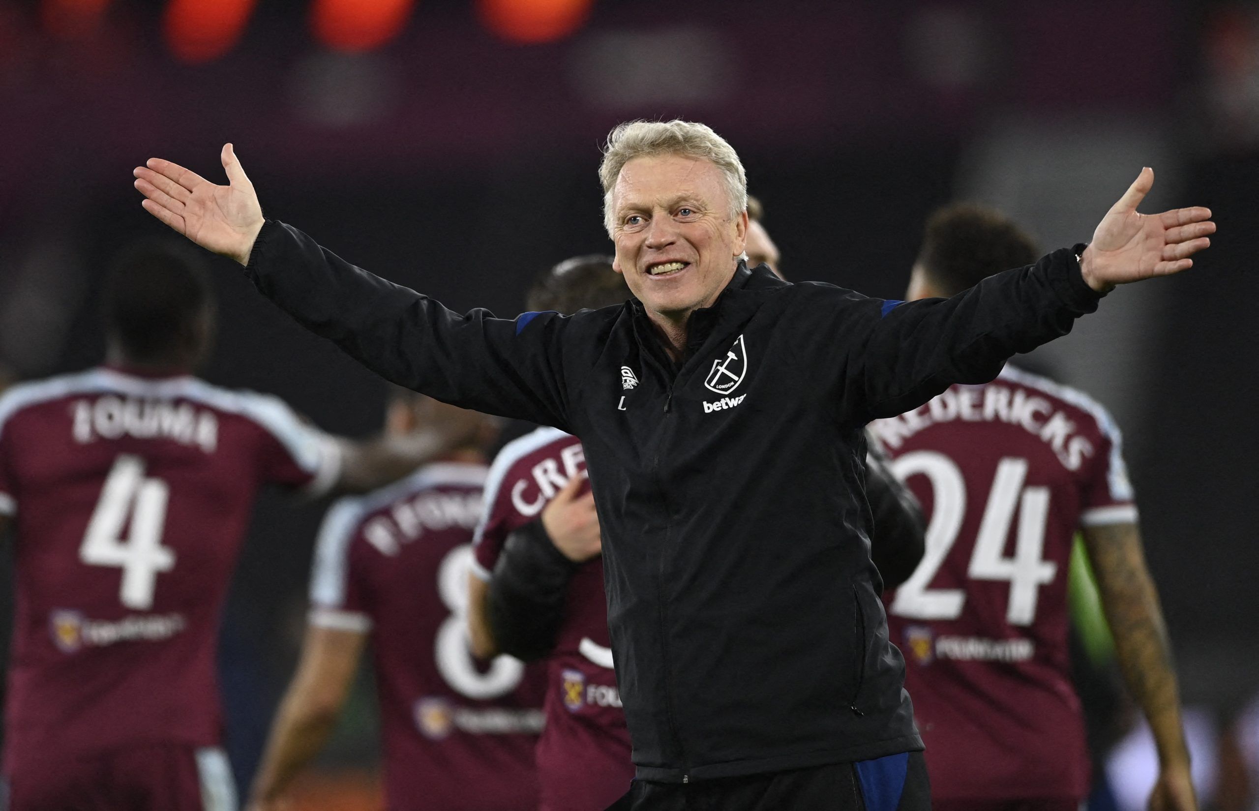 Soccer Football - Europa League - Round of 16 Second Leg - West Ham United v Sevilla - London Stadium, London, Britain - March 17, 2022  West Ham United manager David Moyes celebrates after the match REUTERS/Tony Obrien