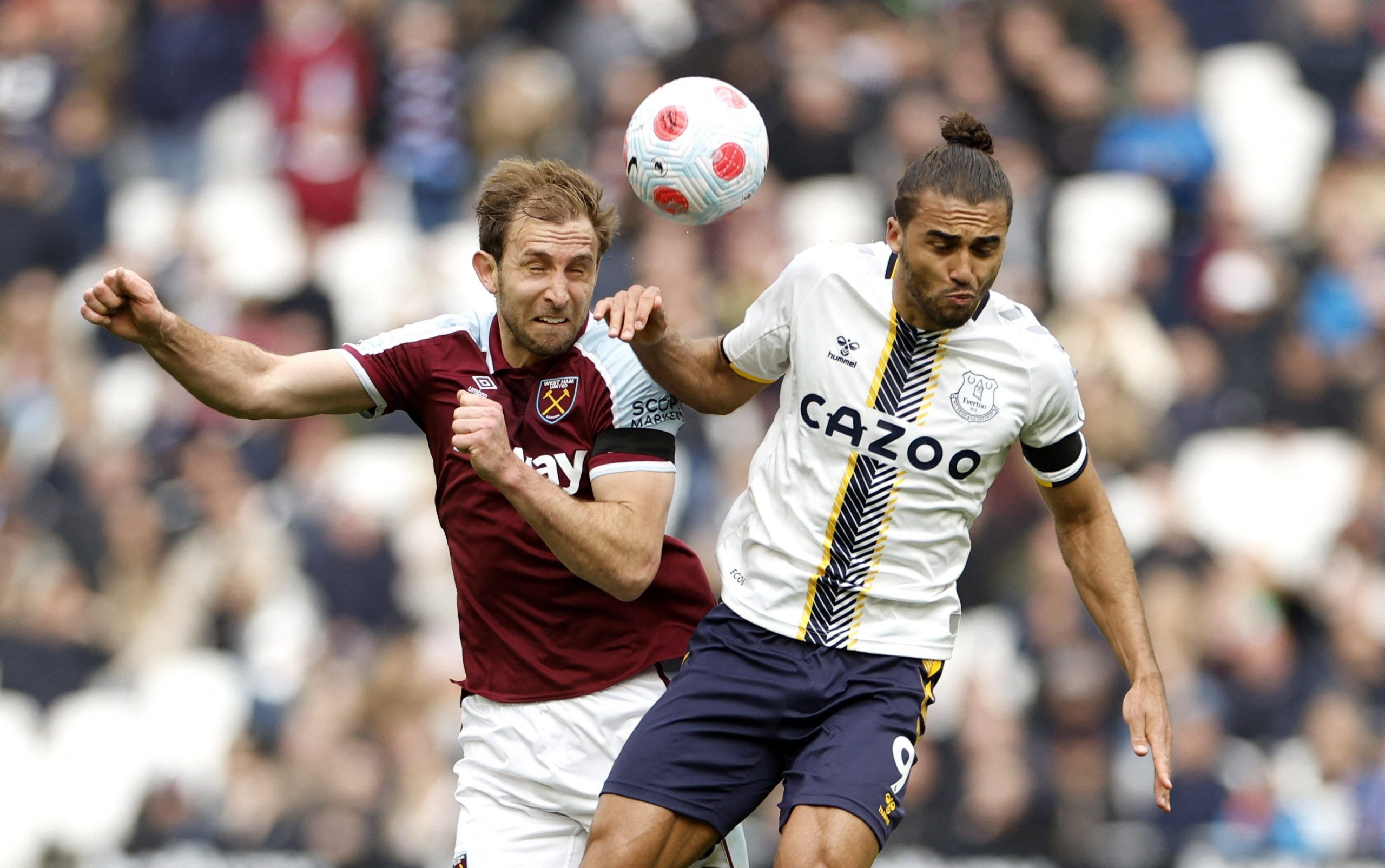 Soccer Football - Premier League - West Ham United v Everton - London Stadium, London, Britain - April 3, 2022 West Ham United's Craig Dawson in action with  Everton's Dominic Calvert-Lewin Action Images via Reuters/Peter Cziborra EDITORIAL USE ONLY. No use with unauthorized audio, video, data, fixture lists, club/league logos or 'live' services. Online in-match use limited to 75 images, no video emulation. No use in betting, games or single club /league/player publications.  Please contact your