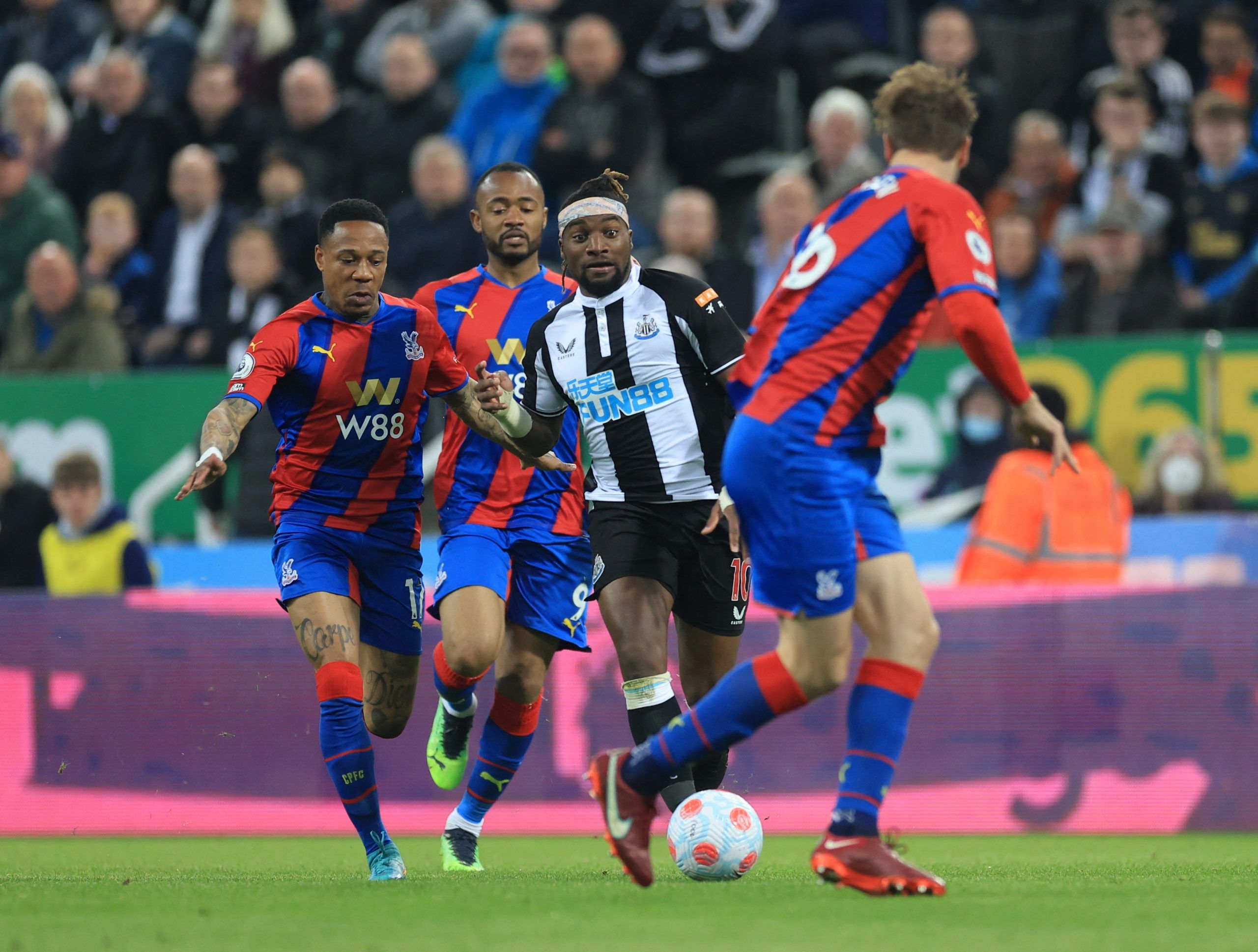 Soccer Football - Premier League - Newcastle United v Crystal Palace - St James' Park, Newcastle, Britain - April 20, 2022 Newcastle United's Allan Saint-Maximin in action with Crystal Palace's Jordan Ayew and Nathaniel Clyne Action Images via Reuters/Lee Smith EDITORIAL USE ONLY. No use with unauthorized audio, video, data, fixture lists, club/league logos or 'live' services. Online in-match use limited to 75 images, no video emulation. No use in betting, games or single club /league/player pub
