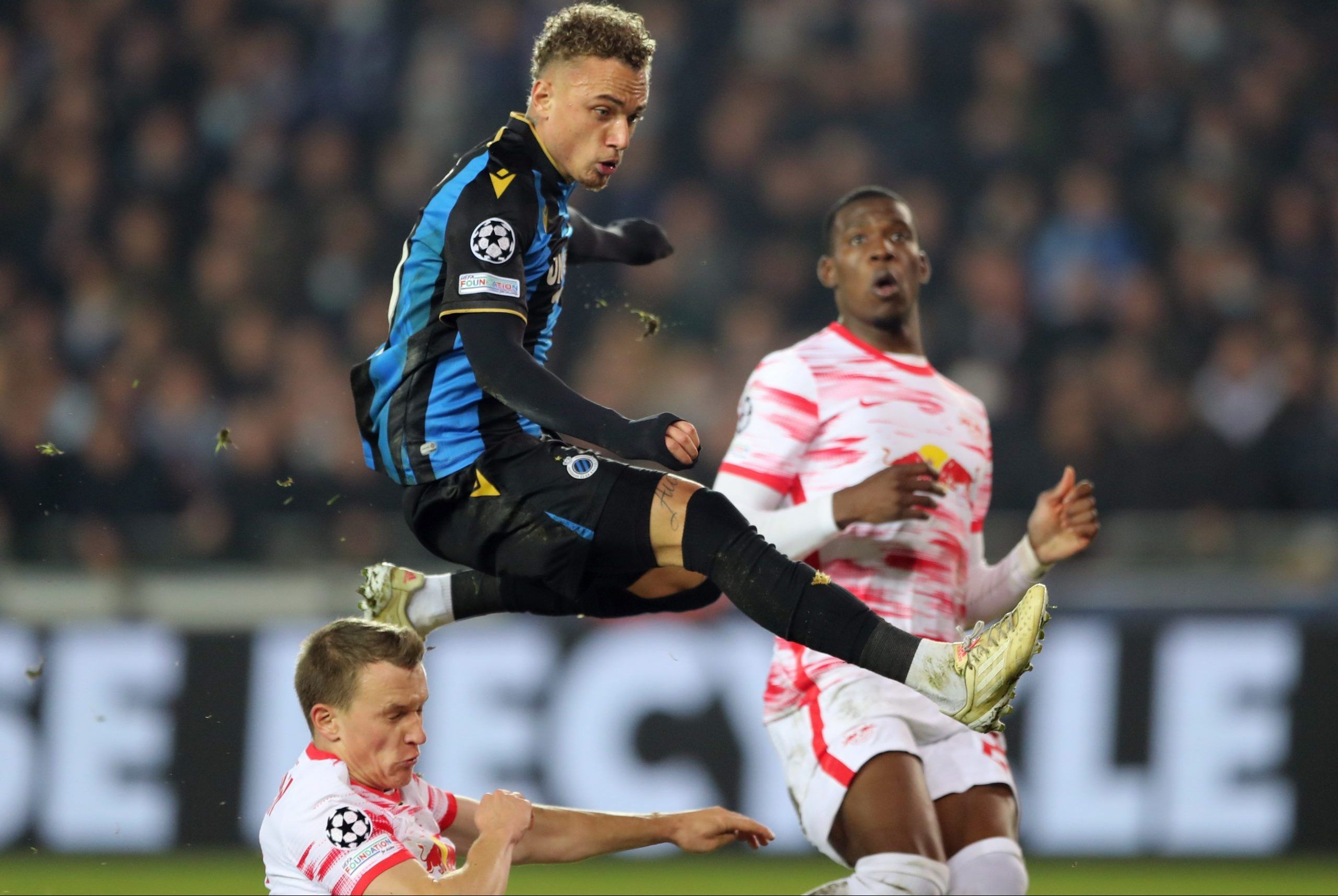 Soccer Football - Champions League - Group A - Club Brugge v RB Leipzig - Jan Breydel Stadium, Bruges, Belgium - November 24, 2021 Club Brugge's Noa Lang in action with RB Leipzig's Lukas Klostermann REUTERS/Pascal Rossignol