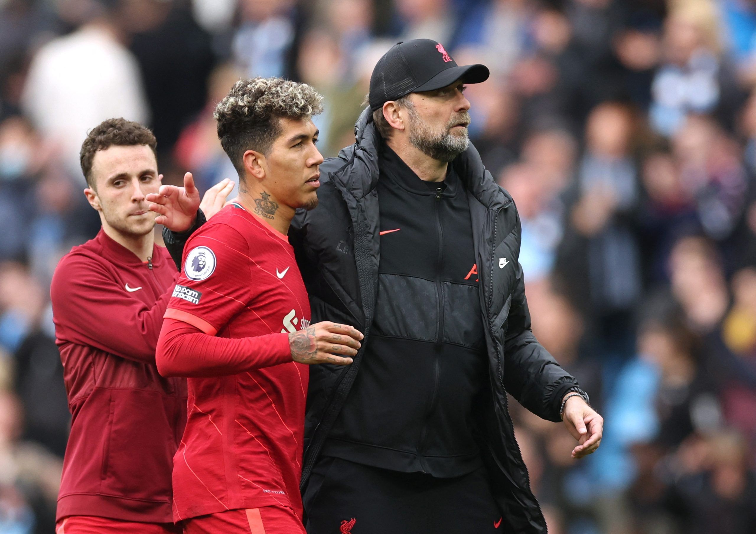 firmino-champions-league-injury-news-liverpool-villarreal-bayern-semi-final-manchester-citySoccer Football - Premier League - Manchester City v Liverpool - Etihad Stadium, Manchester, Britain - April 10, 2022 Liverpool manager Juergen Klopp with Roberto Firmino and Diogo Jota after the match Action Images via Reuters/Carl Recine EDITORIAL USE ONLY. No use with unauthorized audio, video, data, fixture lists, club/league logos or 'live' services. Online in-match use limited to 75 images, no video 