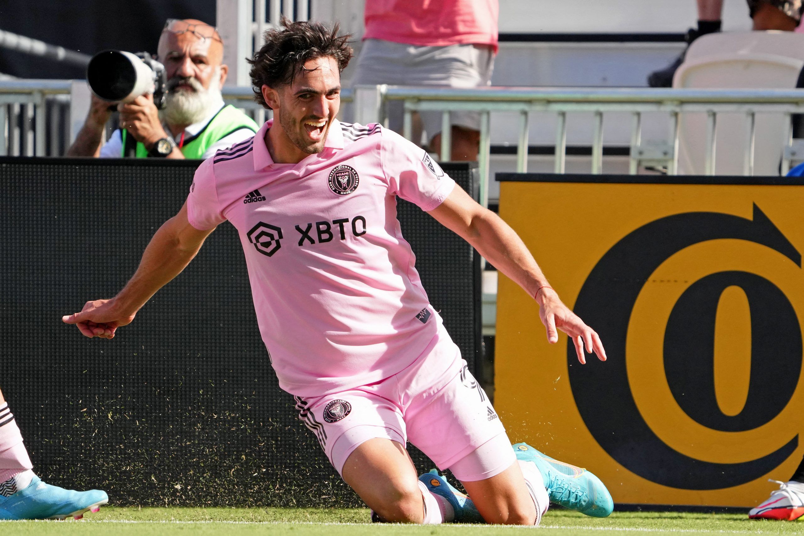 leonardo-campana-inter-miami-wolves-transfer-rumours-mls-latest-raul-jimenez-update-premier-league-molineux-trincaoApr 9, 2022; Fort Lauderdale, Florida, USA; Inter Miami CF forward Leonardo Campana (9) reacts after scoring his third goal of the game against the New England Revolution during the second half at DRV PNK Stadium. Mandatory Credit: Jasen Vinlove-USA TODAY Sports