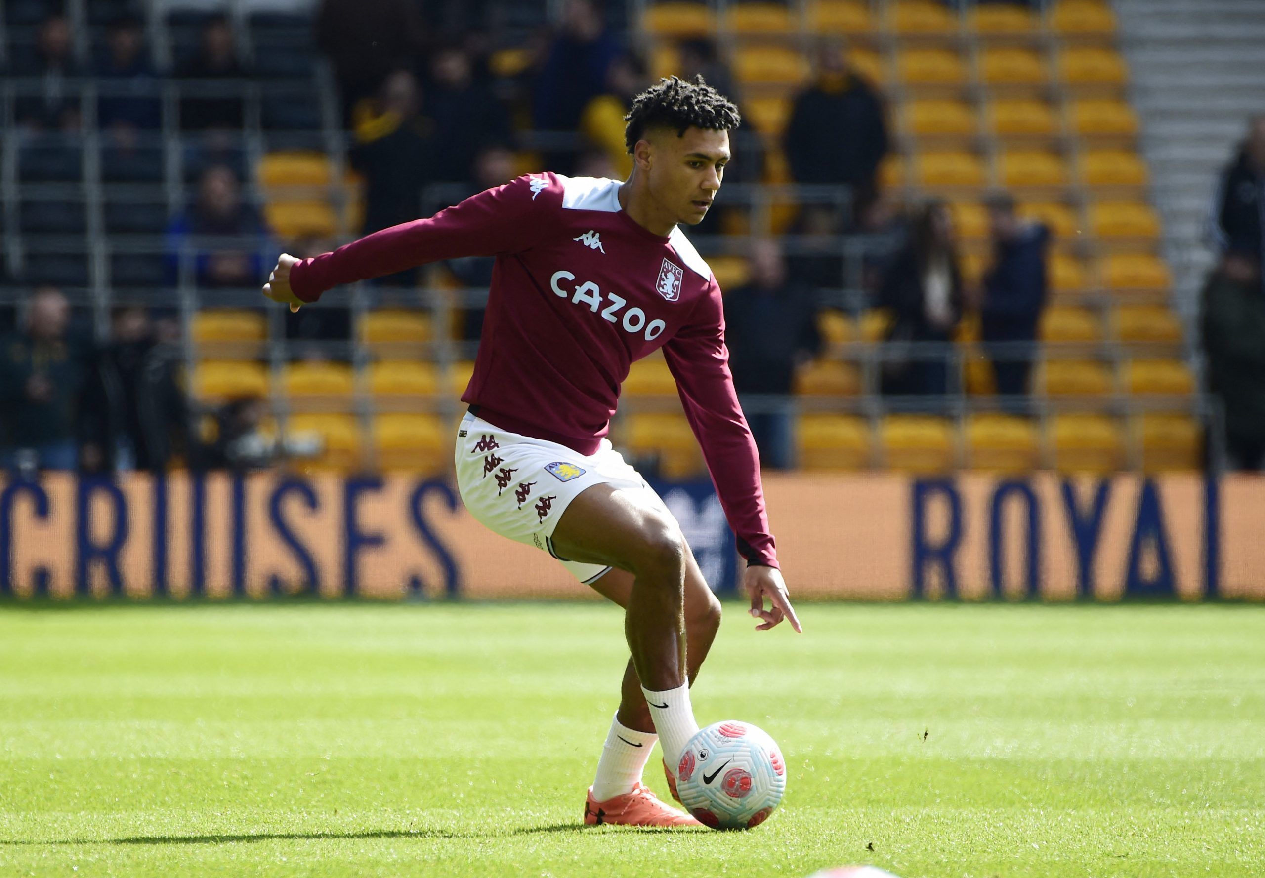 Soccer Football - Premier League - Wolverhampton Wanderers v Aston Villa - Molineux Stadium, Wolverhampton, Britain - April 2, 2022 Aston Villa's Ollie Watkins during the warm up before the match REUTERS/Rebecca Naden EDITORIAL USE ONLY. No use with unauthorized audio, video, data, fixture lists, club/league logos or 'live' services. Online in-match use limited to 75 images, no video emulation. No use in betting, games or single club /league/player publications.  Please contact your account repr