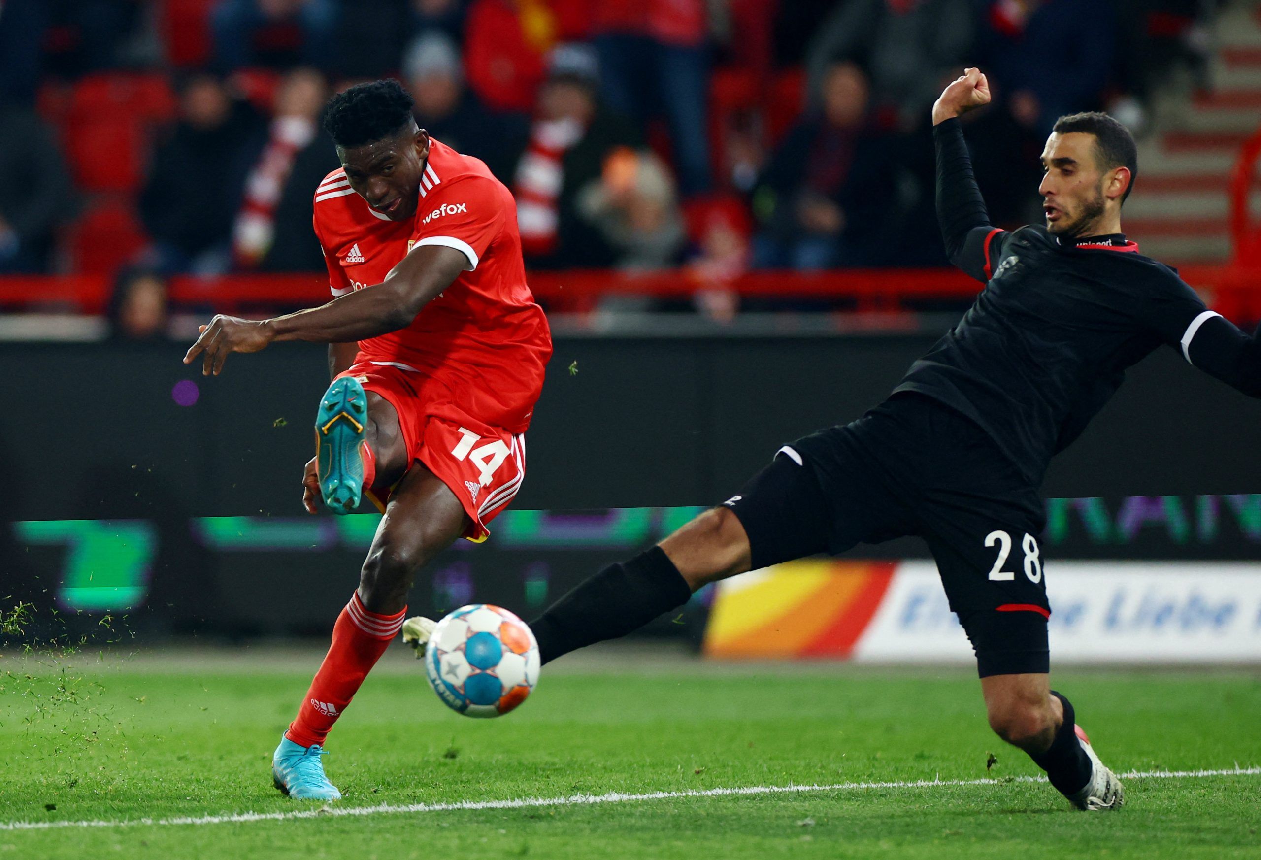 Soccer Football - Bundesliga - 1. FC Union Berlin v FC Cologne - Stadion An der Alten Forsterei, Berlin, Germany - April 1, 2022 1. FC Union Berlin's Taiwo Awoniyi in action with FC Cologne's Ellyes Skhiri REUTERS/Lisi Niesner DFL REGULATIONS PROHIBIT ANY USE OF PHOTOGRAPHS AS IMAGE SEQUENCES AND/OR QUASI-VIDEO.