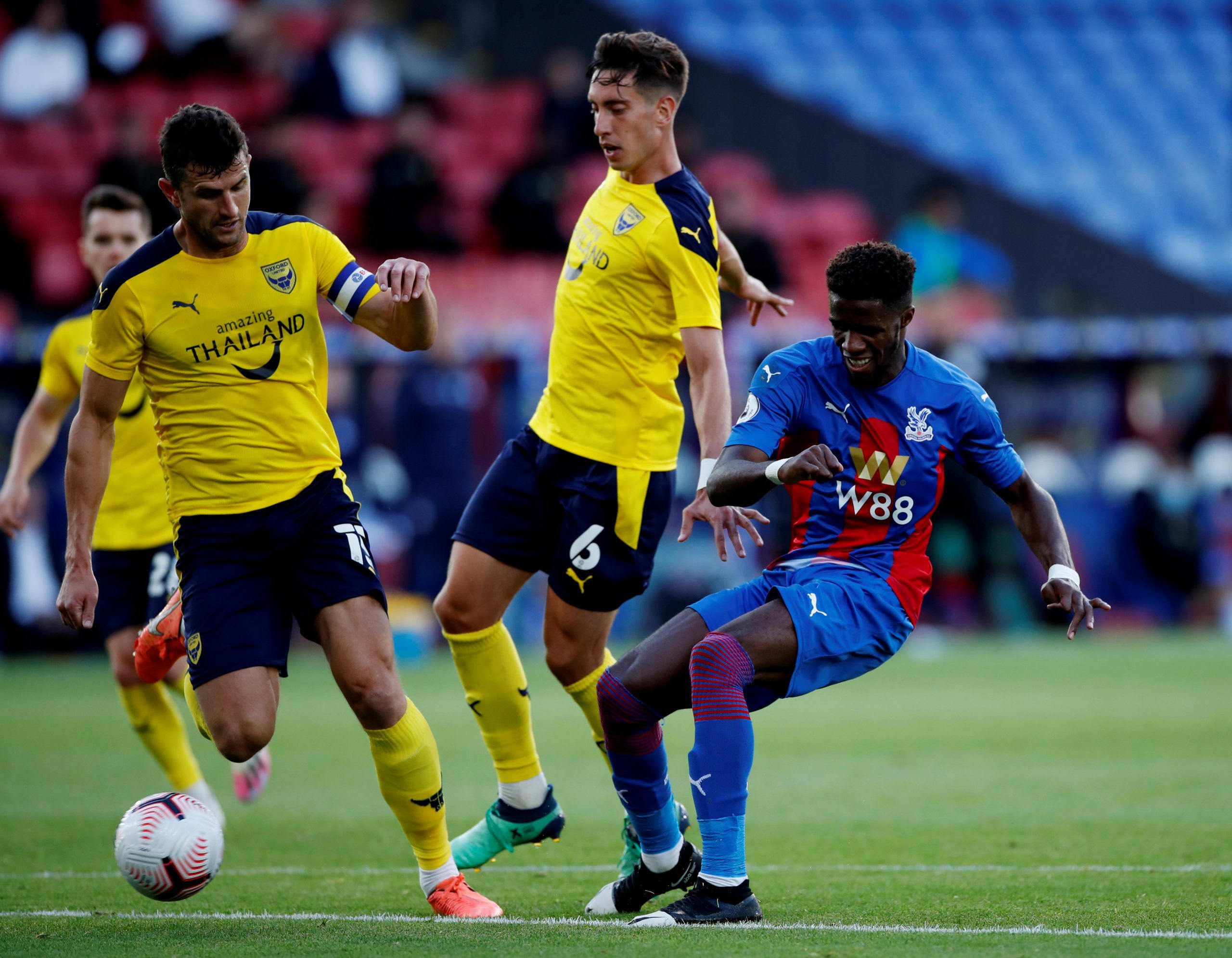 alex-gorrin-sunderland-afc-transfer-news-alex-neil-summer-latest-wycombe-wanderers-league-one-stadium-of-light-wembleySoccer Football - Pre Season Friendly - Crystal Palace v Oxford United - Selhurst Park, London, Britain - August 25, 2020  Crystal Palace's Wilfried Zaha in action with Oxford United's John Mousinho and Alejandro Rodriguez Gorrin, as play resumes behind closed doors following the outbreak of the coronavirus disease (COVID-19)  Action Images via Reuters/Paul Childs