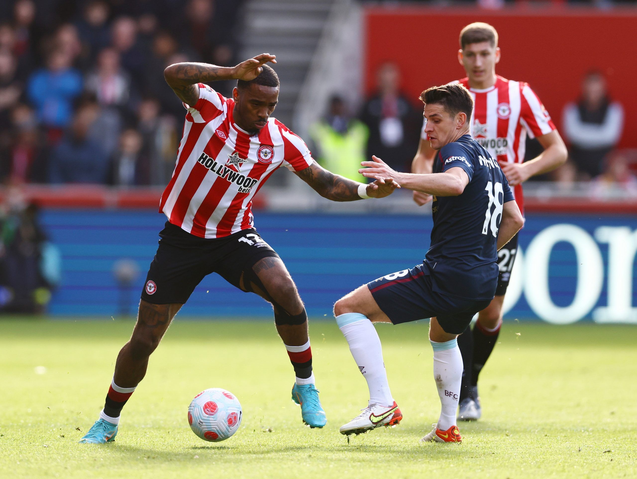 ivan-toney-wolves-brentford-bruno-lage-transfer-news-raul-jimenez-trincao-neves-moutinho-dendoncker-latest-newsSoccer Football - Premier League - Brentford v Burnley - Brentford Community Stadium, London, Britain - March 12, 2022 Brentford's Ivan Toney in action with Burnley's Ashley Westwood REUTERS/David Klein EDITORIAL USE ONLY. No use with unauthorized audio, video, data, fixture lists, club/league logos or 'live' services. Online in-match use limited to 75 images, no video emulation. No use