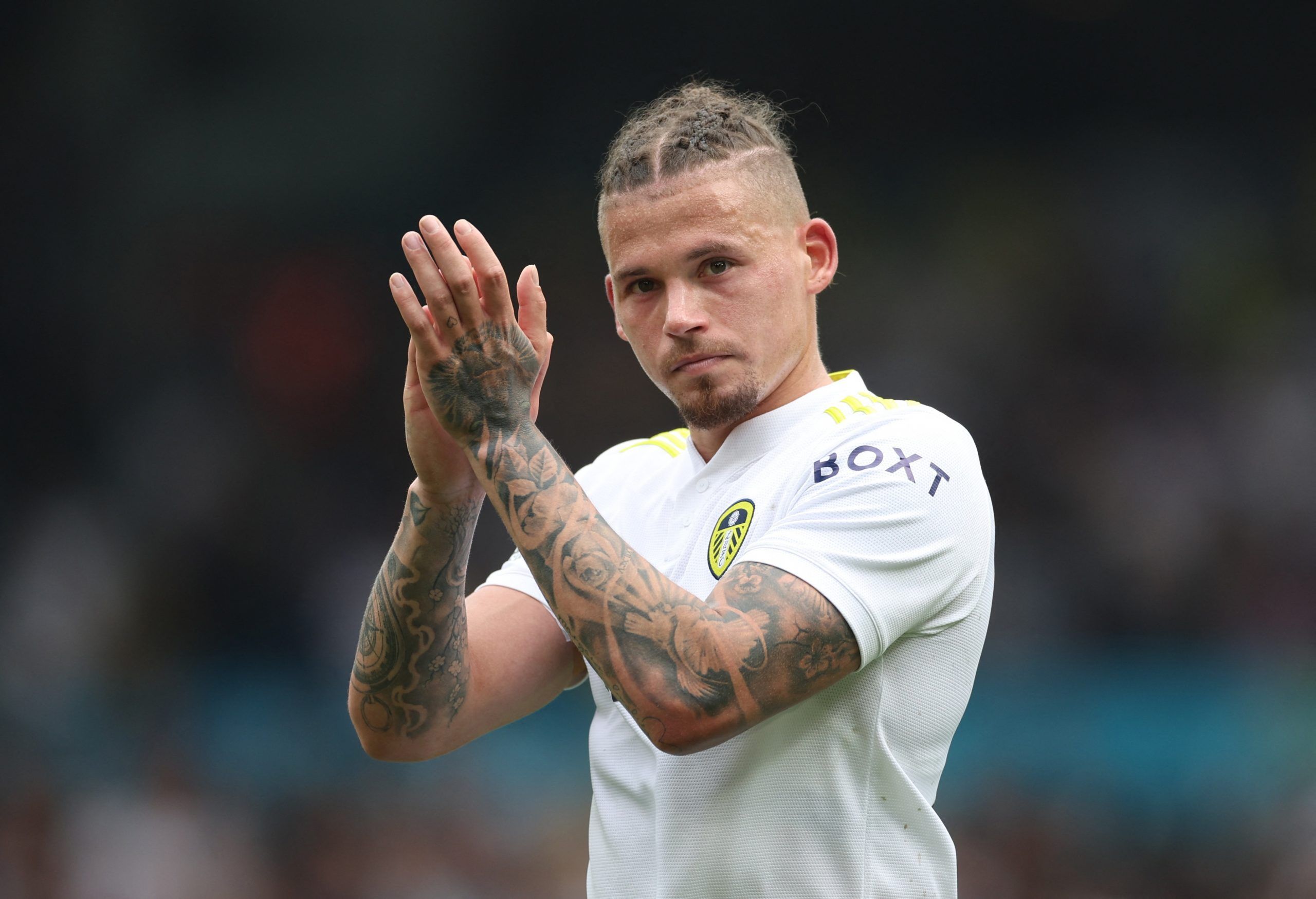 kalvin-phillips-leeds-united-premier-league-aston-villa-transfer-news-newcastle-united-transfer-news-steven-gerrard-kamara-scaled.jpg
 Soccer Football - Premier League - Leeds United v Brighton &amp; Hove Albion - Elland Road, Leeds, Britain - May 15, 2022 Leeds United's Kalvin Phillips applauds fans after the match Action Images via Reuters/Carl Recine EDITORIAL USE ONLY. No use with unauthorized audio, video, data, fixture lists, club/league logos or 'live' services. Online in-match use limite
