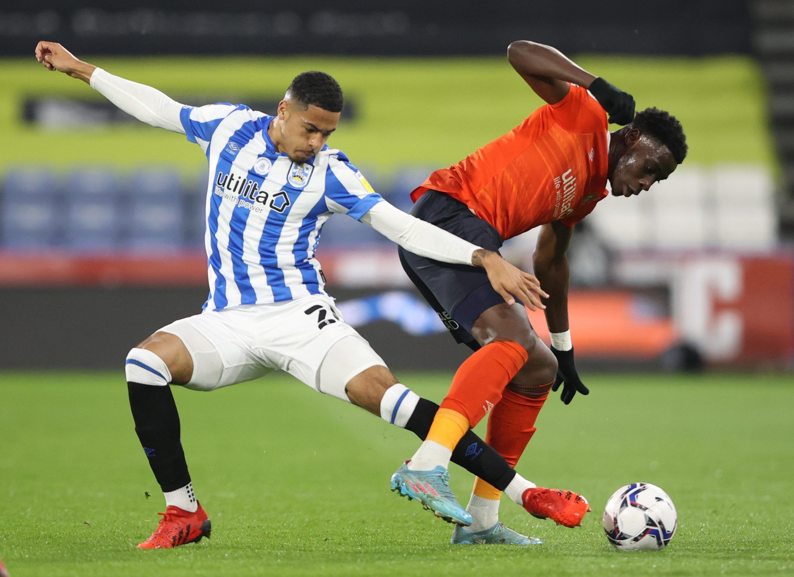 levi-colwill-huddersfield-town-championship-play-offs-premier-league-chelsea-crystal-palace-lampardSoccer Football - Championship - Huddersfield Town v Luton Town - John Smith's Stadium, Huddersfield, Britain - April 11, 2022  Huddersfield Town's Levi Colwill in action with Luton Town's Elijah Adebayo  Action Images/Molly Darlington  EDITORIAL USE ONLY. No use with unauthorized audio, video, data, fixture lists, club/league logos or 