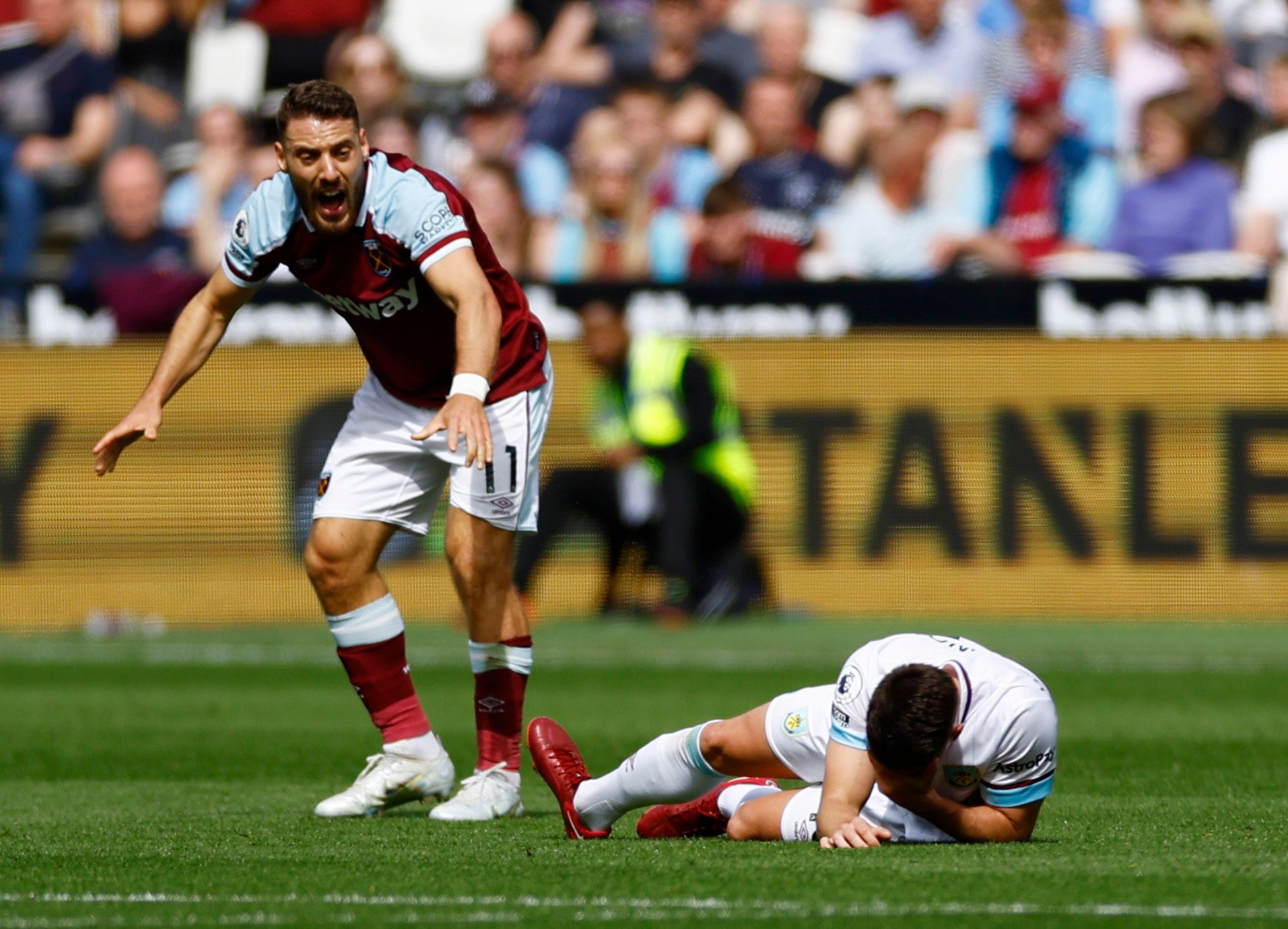 Soccer Football - Premier League - West Ham United v Burnley - London Stadium, London, Britain - April 17, 2022 Burnley's Ashley Westwood reacts after sustaining an injury as West Ham United's Nikola Vlasic also reacts Action Images via Reuters/Andrew Boyers EDITORIAL USE ONLY. No use with unauthorized audio, video, data, fixture lists, club/league logos or 'live' services. Online in-match use limited to 75 images, no video emulation. No use in betting, games or single club /league/player public
