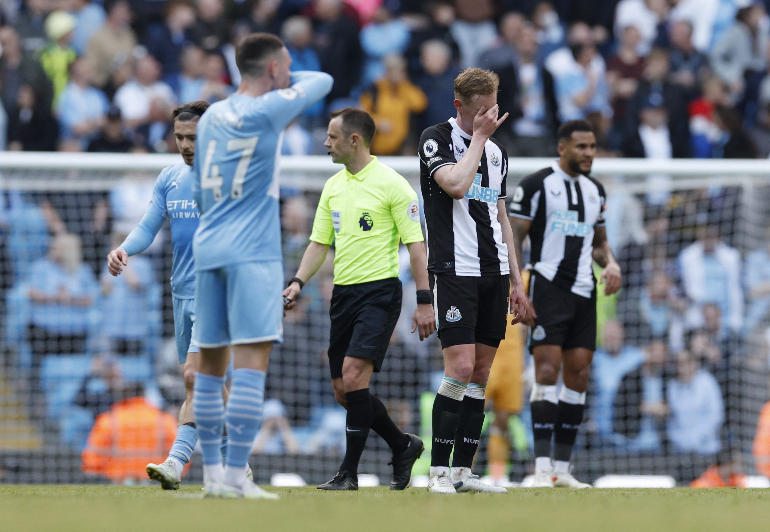 Soccer Football - Premier League - Manchester City v Newcastle United - Etihad Stadium, Manchester, Britain - May 8, 2022 Newcastle United's Sean Longstaff looks dejected after Manchester City's Phil Foden scores their fourth goal Action Images via Reuters/Jason Cairnduff EDITORIAL USE ONLY. No use with unauthorized audio, video, data, fixture lists, club/league logos or 'live' services. Online in-match use limited to 75 images, no video emulation. No use in betting, games or single club /league
