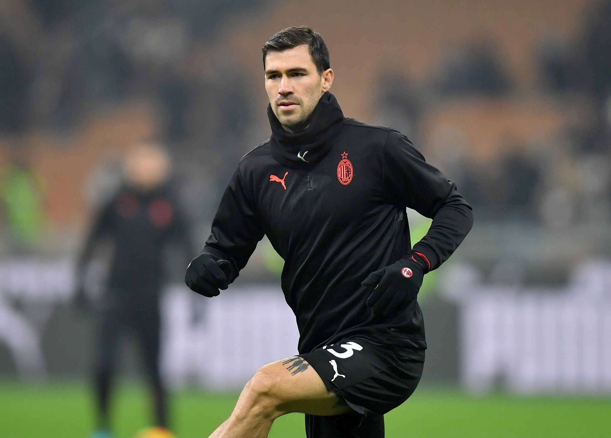 Soccer Football - Serie A - AC Milan v Juventus - San Siro, Milan, Italy - January 23, 2022 AC Milan's Alessio Romagnoli during the warm up before the match REUTERS/Daniele Mascolo