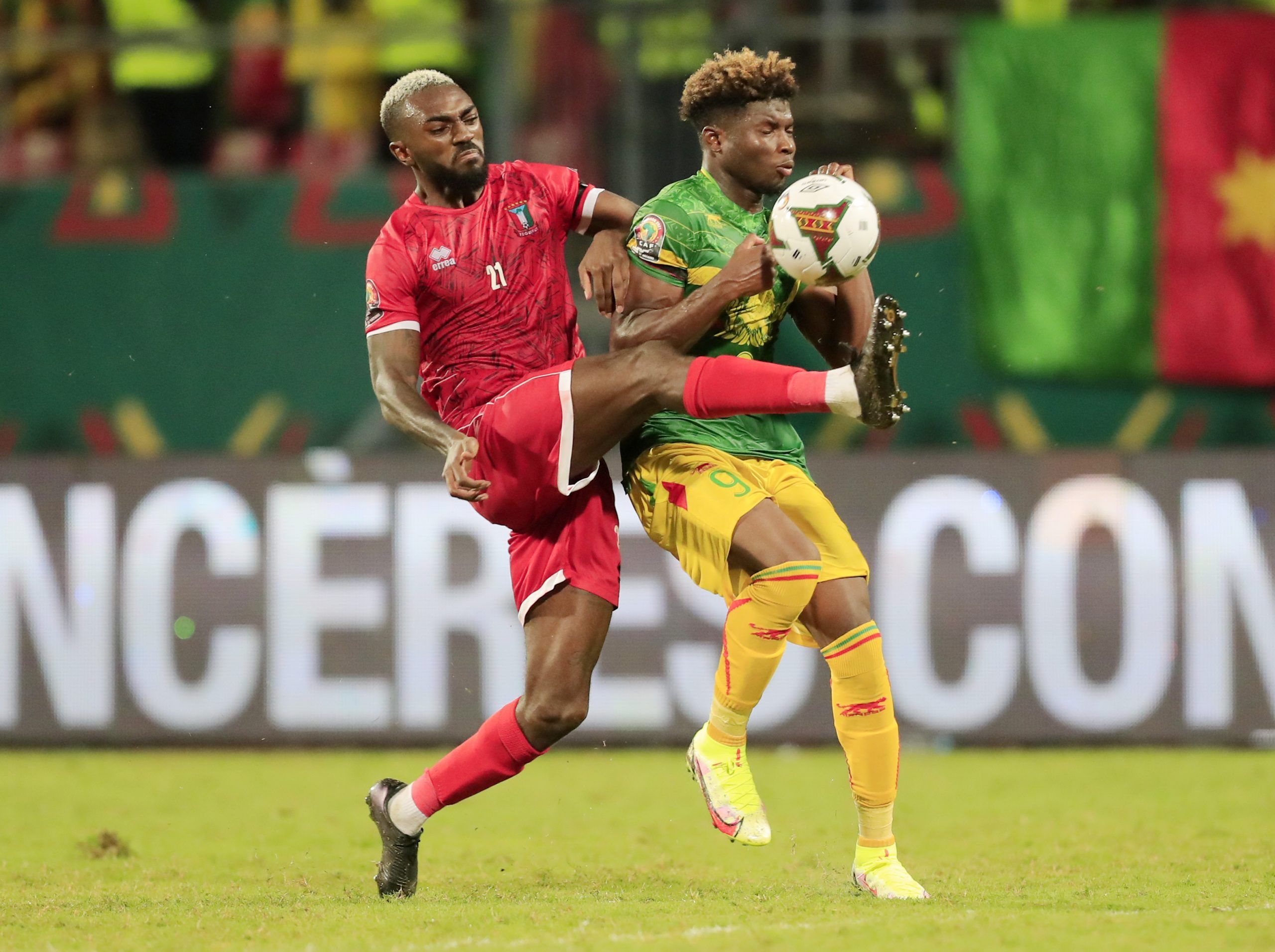 Soccer Football - Africa Cup of Nations - Round of 16 - Mali v Equatorial Guinea - Limbe Omnisport Stadium, Limbe, Cameroon - January 26, 2022 Equatorial Guinea's Esteban Obiang in action with Mali's El Bilal Toure REUTERS/Thaier Al-Sudani