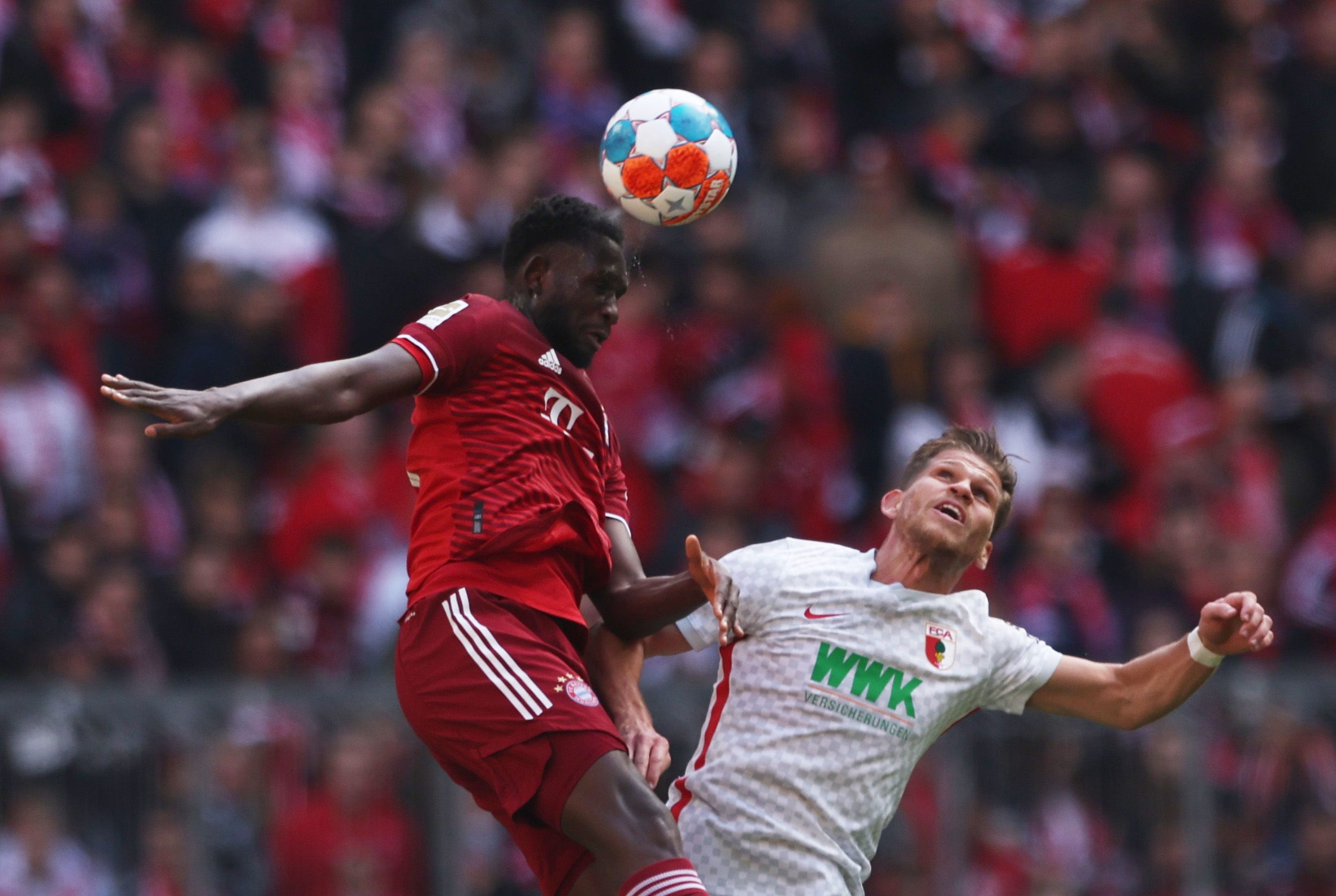 Soccer Football - Bundesliga - Bayern Munich v FC Augsburg - Allianz Arena, Munich, Germany - April 9, 2022 Bayern Munich's Omar Richards in action with FC Augsburg's Florian Niederlechner REUTERS/Lukas Barth DFL REGULATIONS PROHIBIT ANY USE OF PHOTOGRAPHS AS IMAGE SEQUENCES AND/OR QUASI-VIDEO.