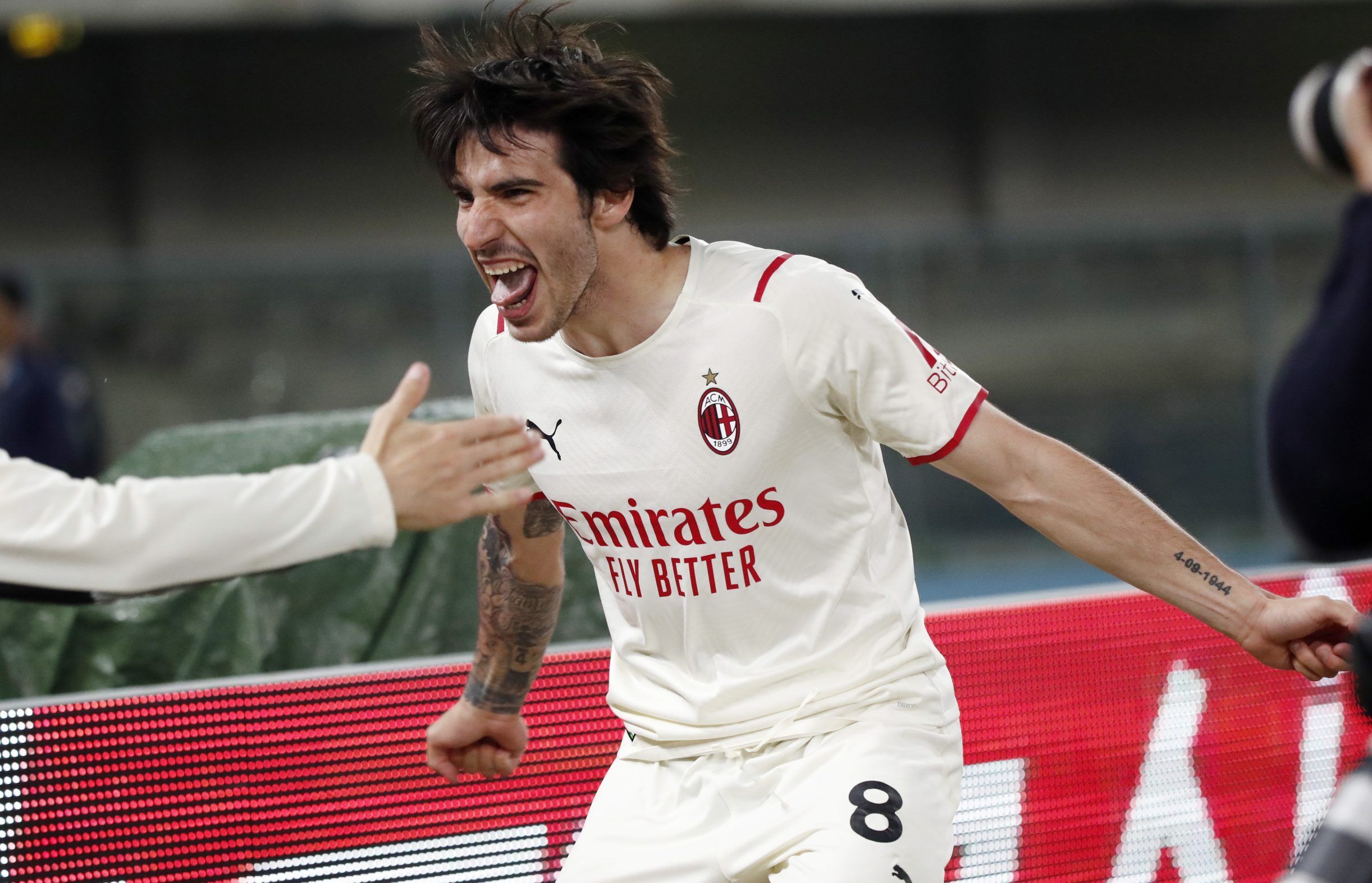 AC Milan midfielder Sandro Tonali celebrates scoring