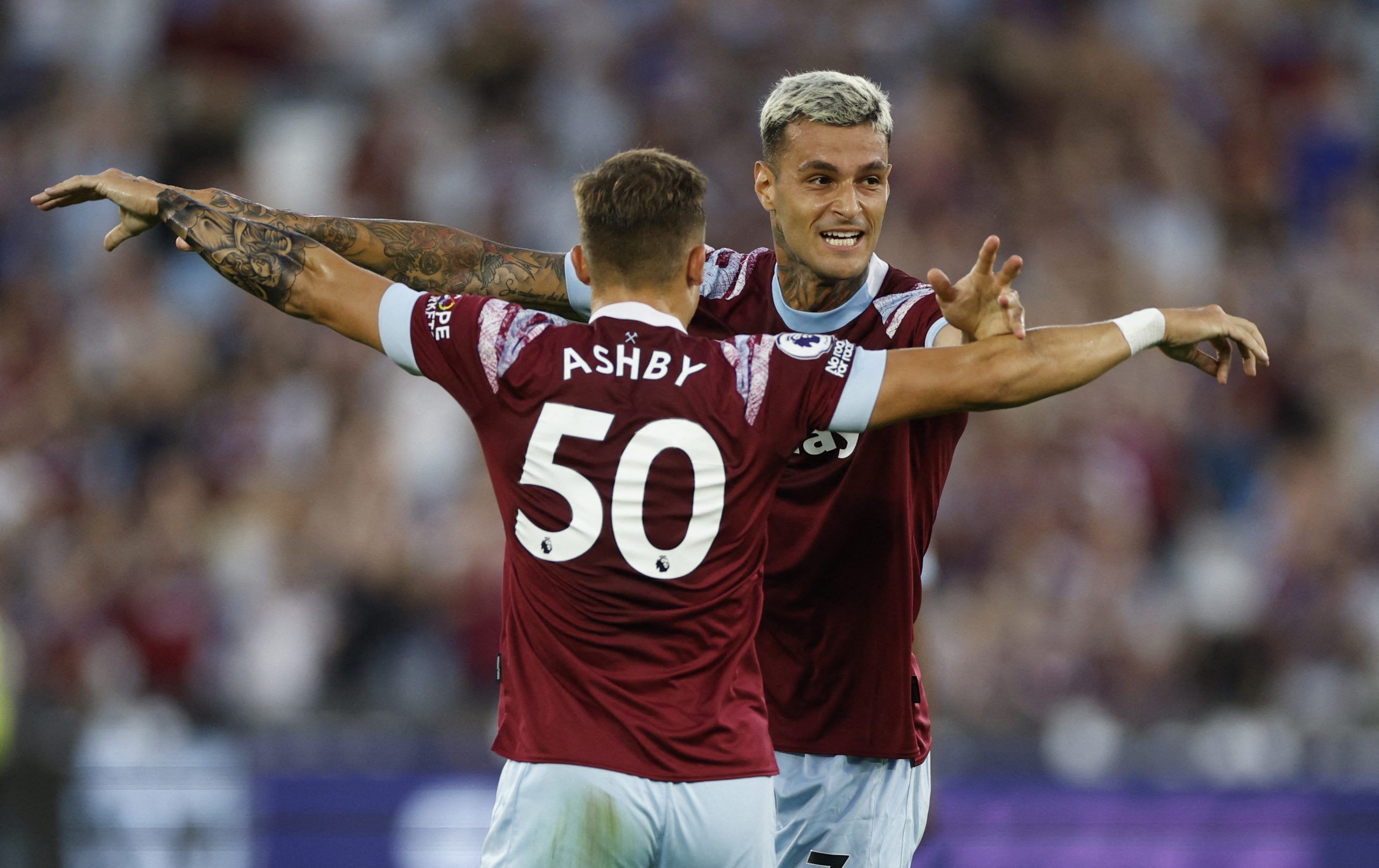 Soccer Football - Europa Conference League - Qualifying - Play off First Leg -  West Ham United v Viborg FF - London Stadium, London, Britain - August 18, 2022 West Ham United's Gianluca Scamacca celebrates scoring their first goal with Harrison Ashby Action Images via Reuters/John Sibley