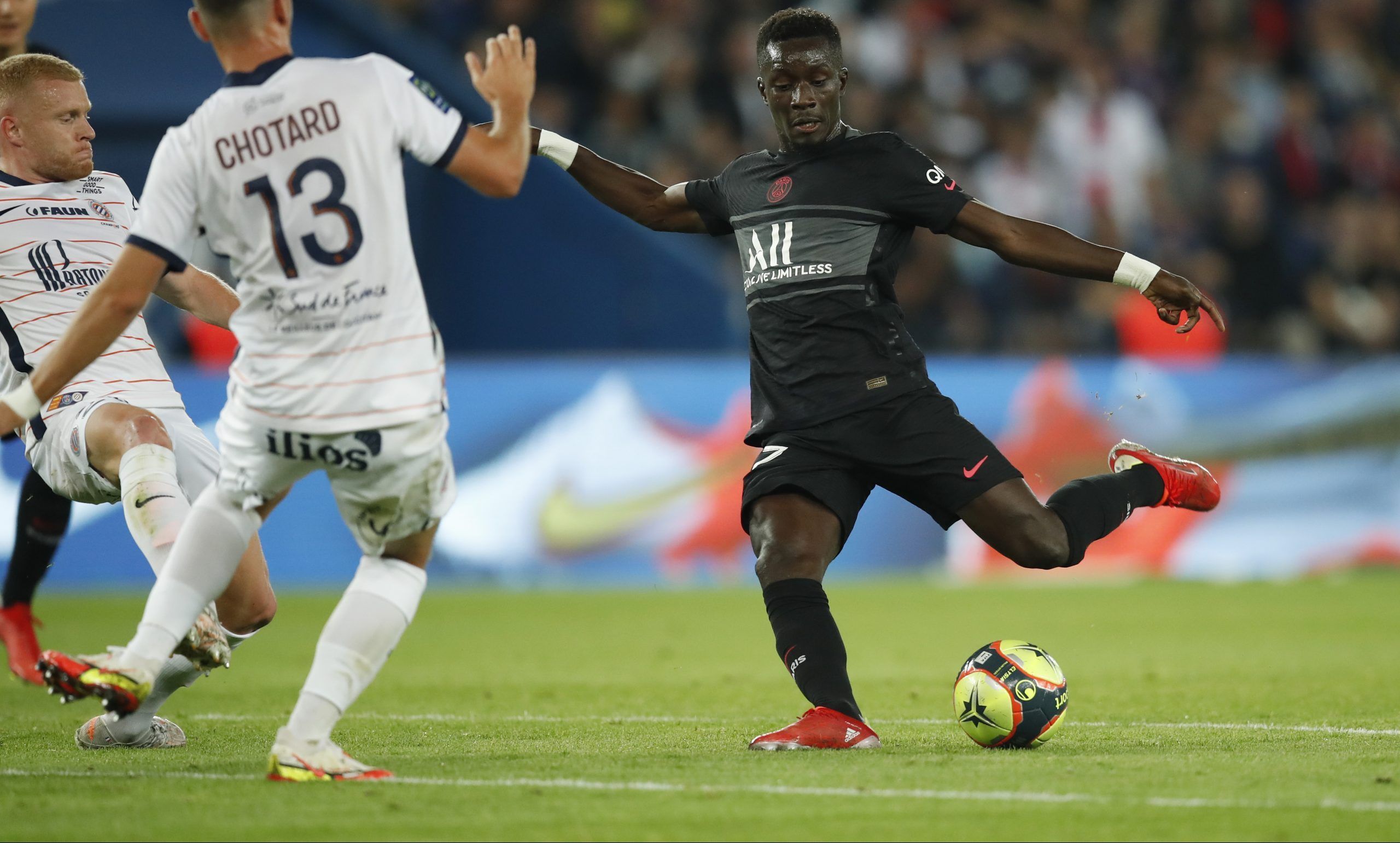 Idrissa-Gana-Gueye-Paris-Saint-Germain-Everton-Transfer-Amadou-Onana