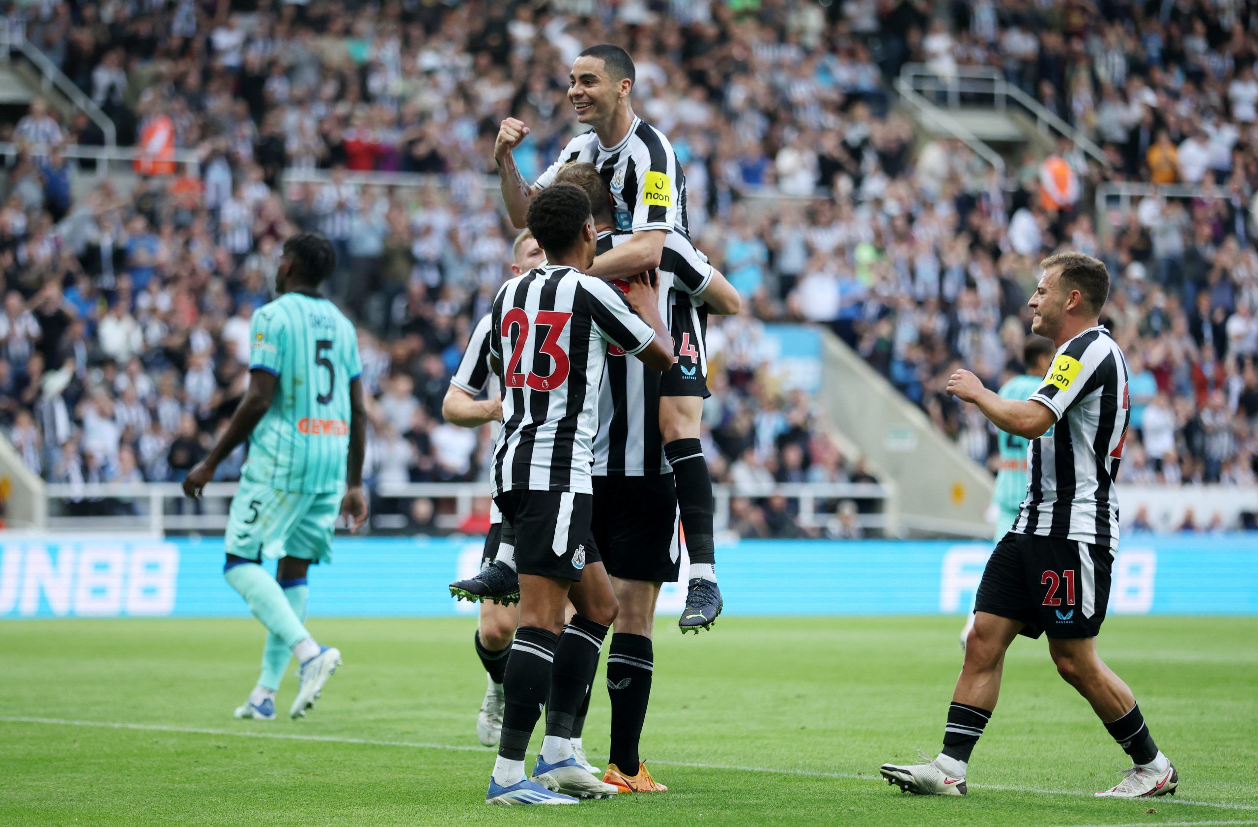 Soccer Football - Pre Season Friendly - Newcastle United v Atalanta - St James' Park, Newcastle, Britain - July 29, 2022 Newcastle United's Chris Wood celebrates scoring their first goal with Miguel Almiron Action Images via Reuters/Carl Recine