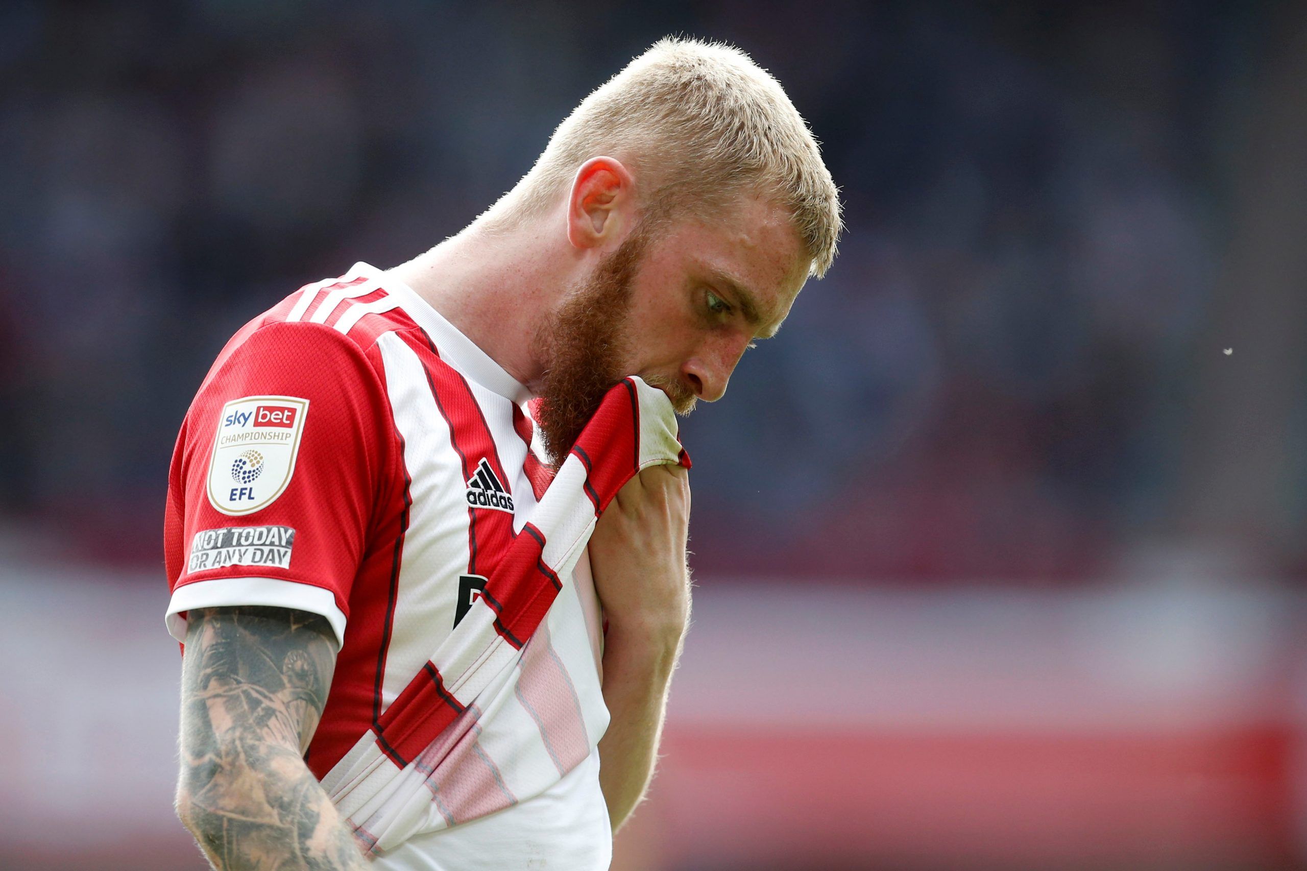 Soccer Football - Championship - Sheffield United v Reading - Bramall Lane, Sheffield, Britain - April 15, 2022 Sheffield United's Oli McBurnie reacts  Action Images/Ed Sykes  EDITORIAL USE ONLY. No use with unauthorized audio, video, data, fixture lists, club/league logos or 