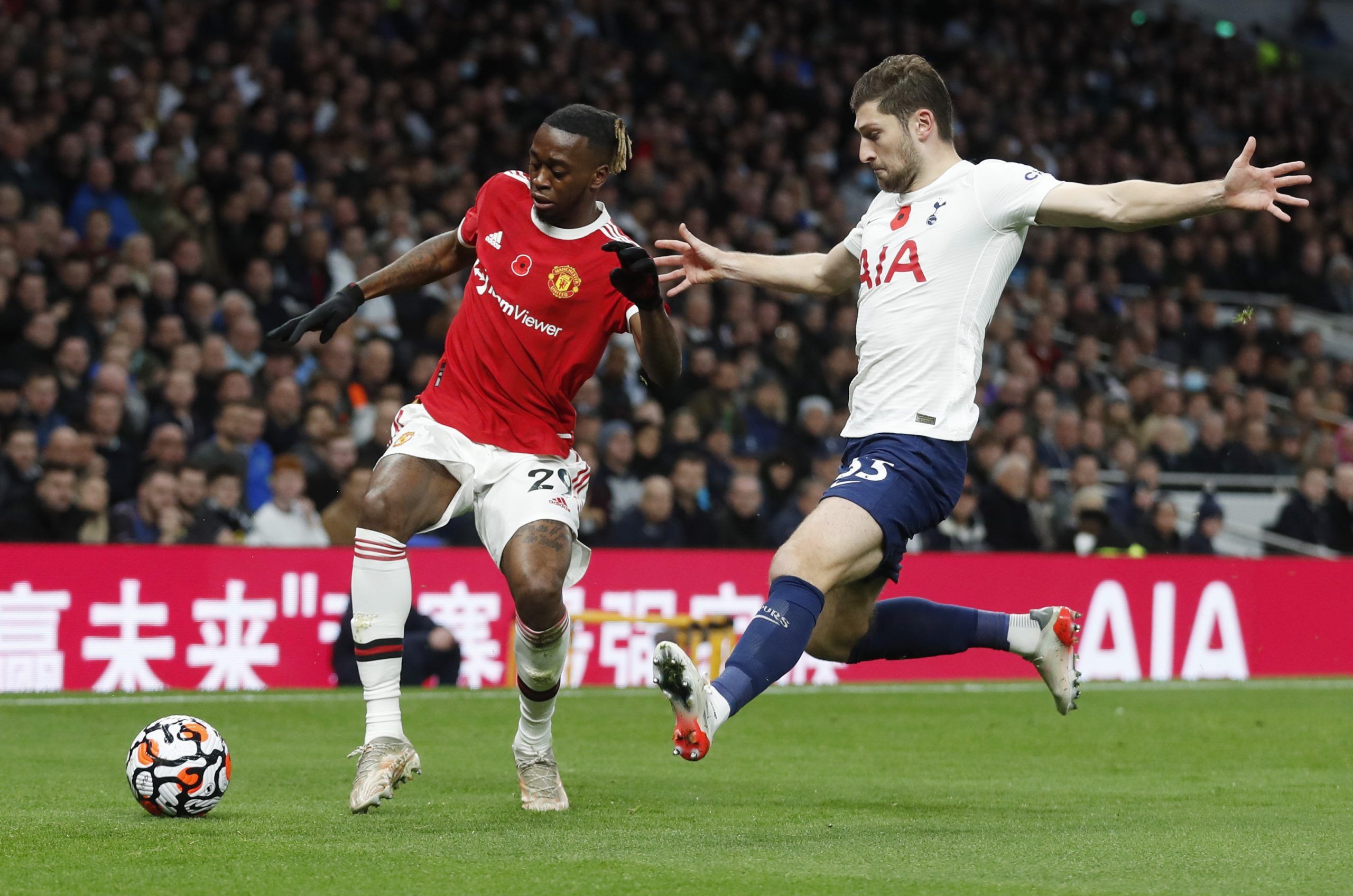 Soccer Football - Premier League - Tottenham Hotspur v Manchester United - Tottenham Hotspur Stadium, London, Britain - October 30, 2021 Tottenham Hotspur's Ben Davies in action with Manchester United's Aaron Wan-Bissaka Action Images via Reuters/Matthew Childs EDITORIAL USE ONLY. No use with unauthorized audio, video, data, fixture lists, club/league logos or 'live' services. Online in-match use limited to 75 images, no video emulation. No use in betting, games or single club /league/player pub