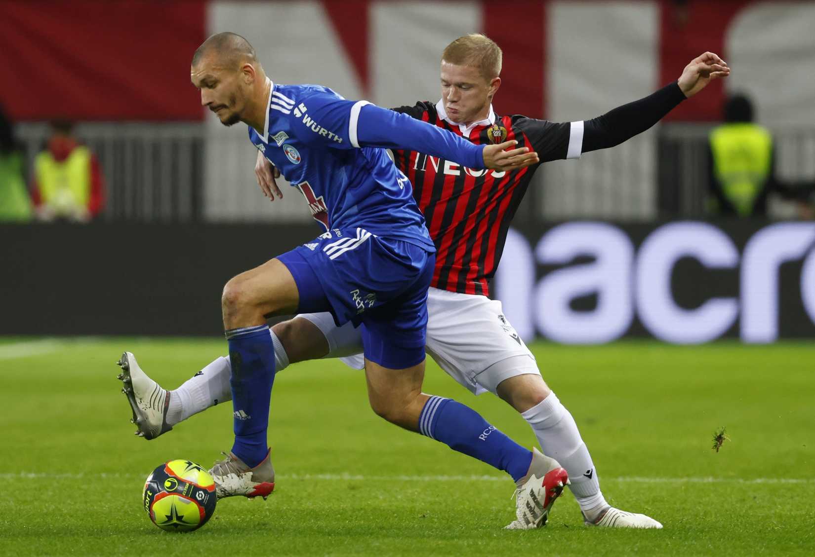 Soccer Football - Ligue 1 - OGC Nice v RC Strasbourg - Allianz Riviera, Nice, France - December 5, 2021 RC Strasbourg's Ludovic Ajorque in action with OGC Nice's Melvin Bard REUTERS/Eric Gaillard